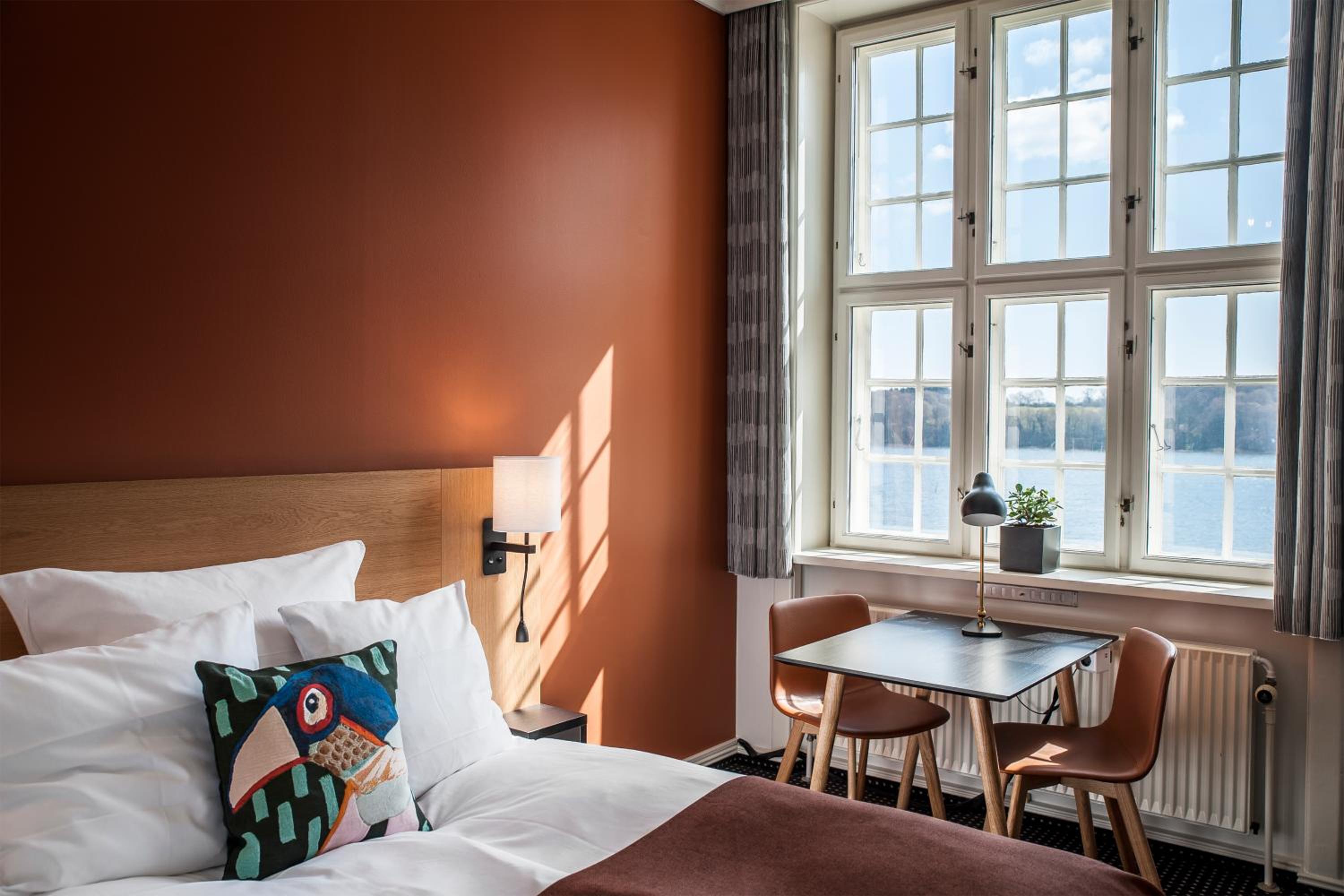 Single Room with Lake View
