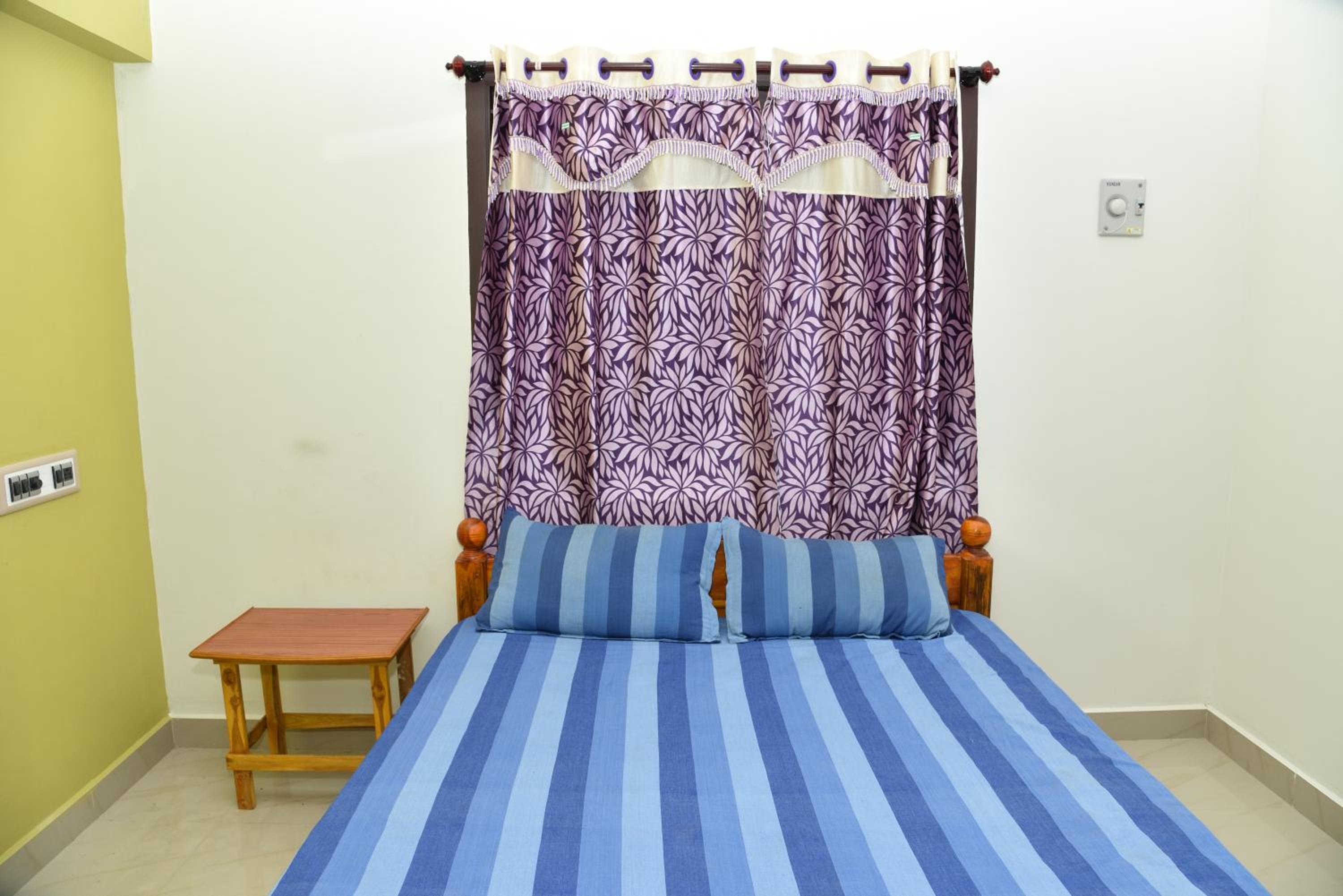 Budget Double Room - Photo 2