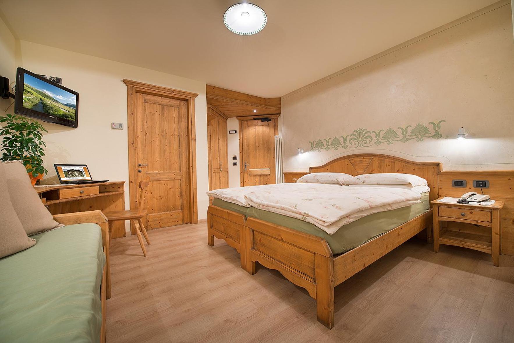 Double or Twin Room with Mountain View photo 1