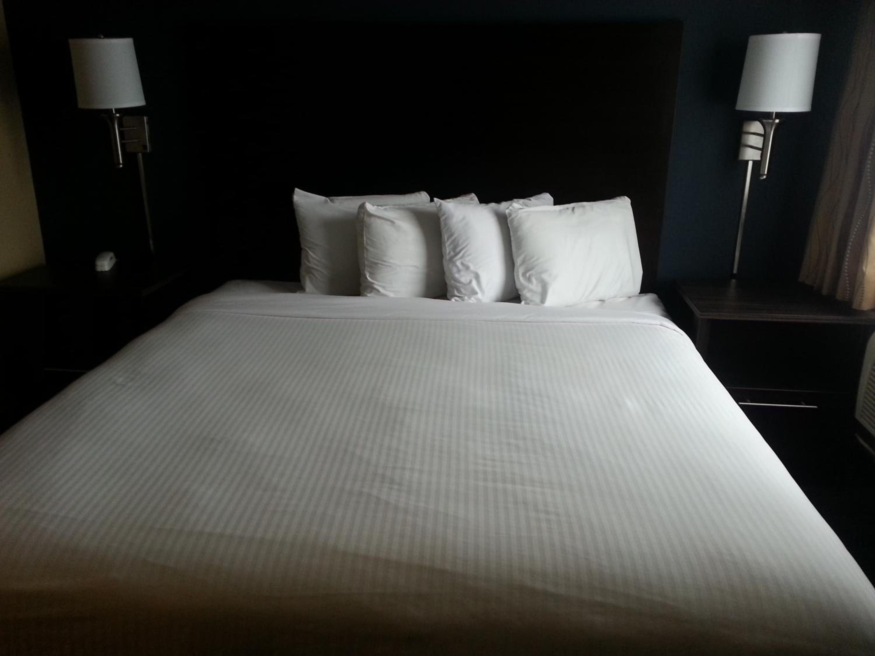 King Room with Walk-In Shower - Non-Smoking