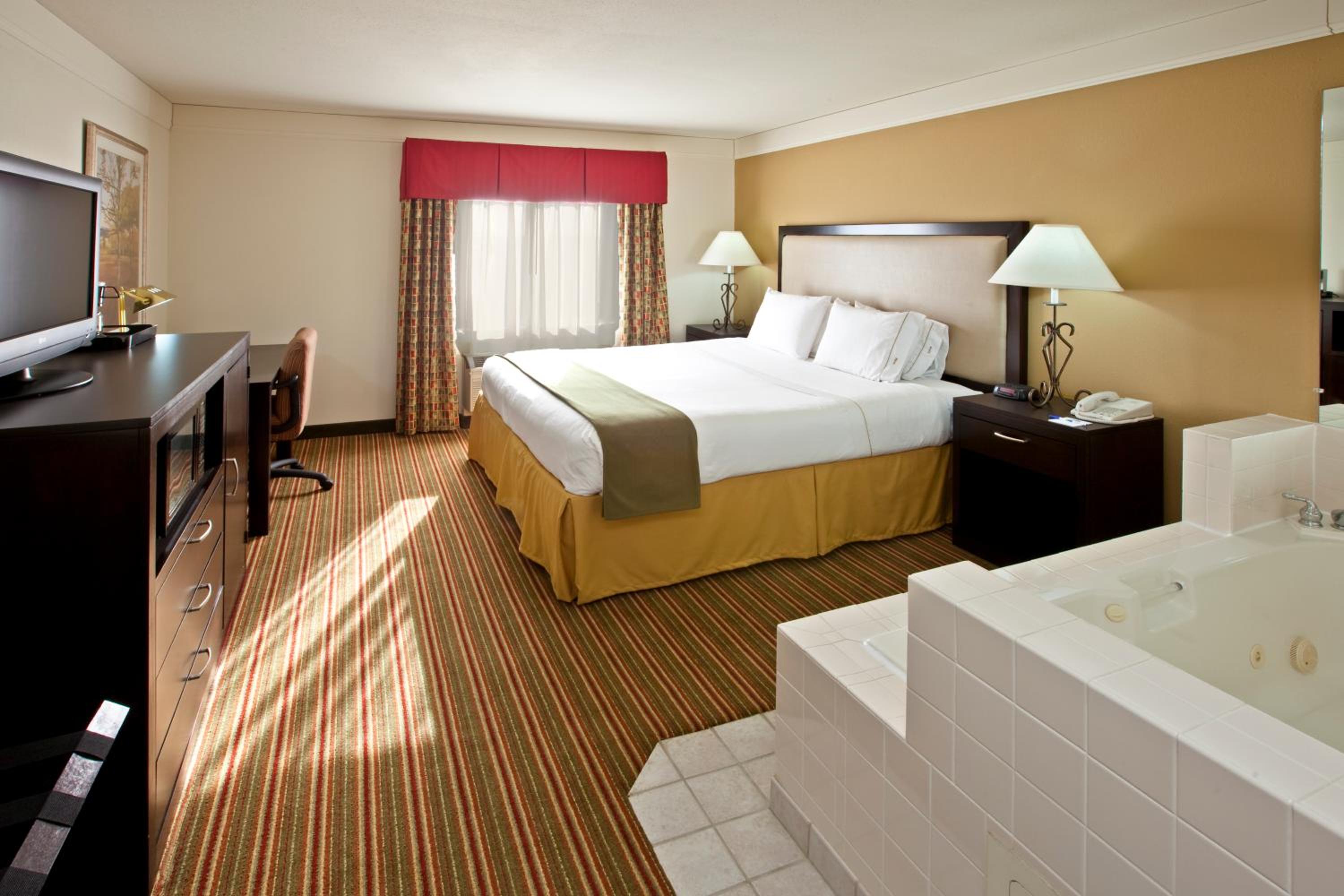 Deluxe King Studio Suite - Non-Smoking - Photo 1