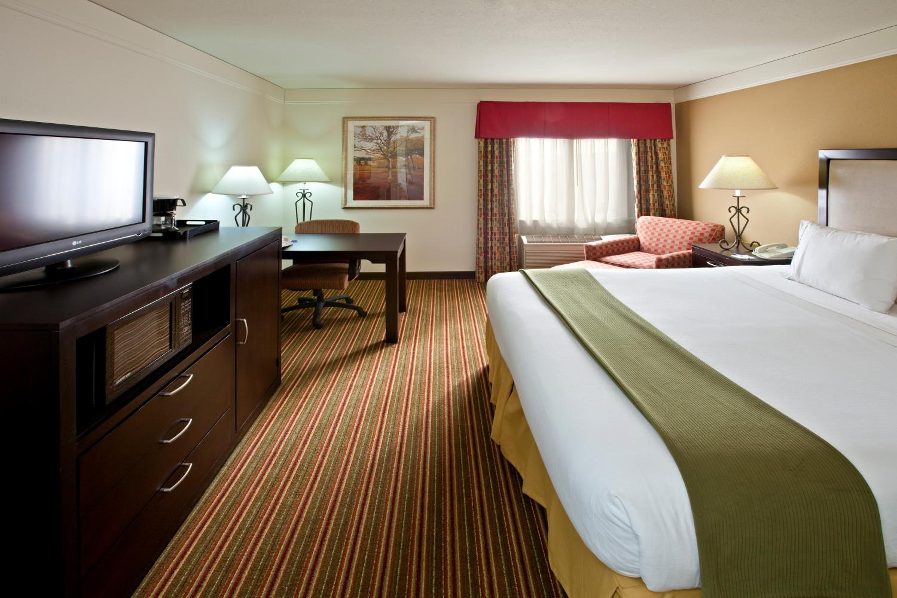 King Room - Non-Smoking - Photo 1