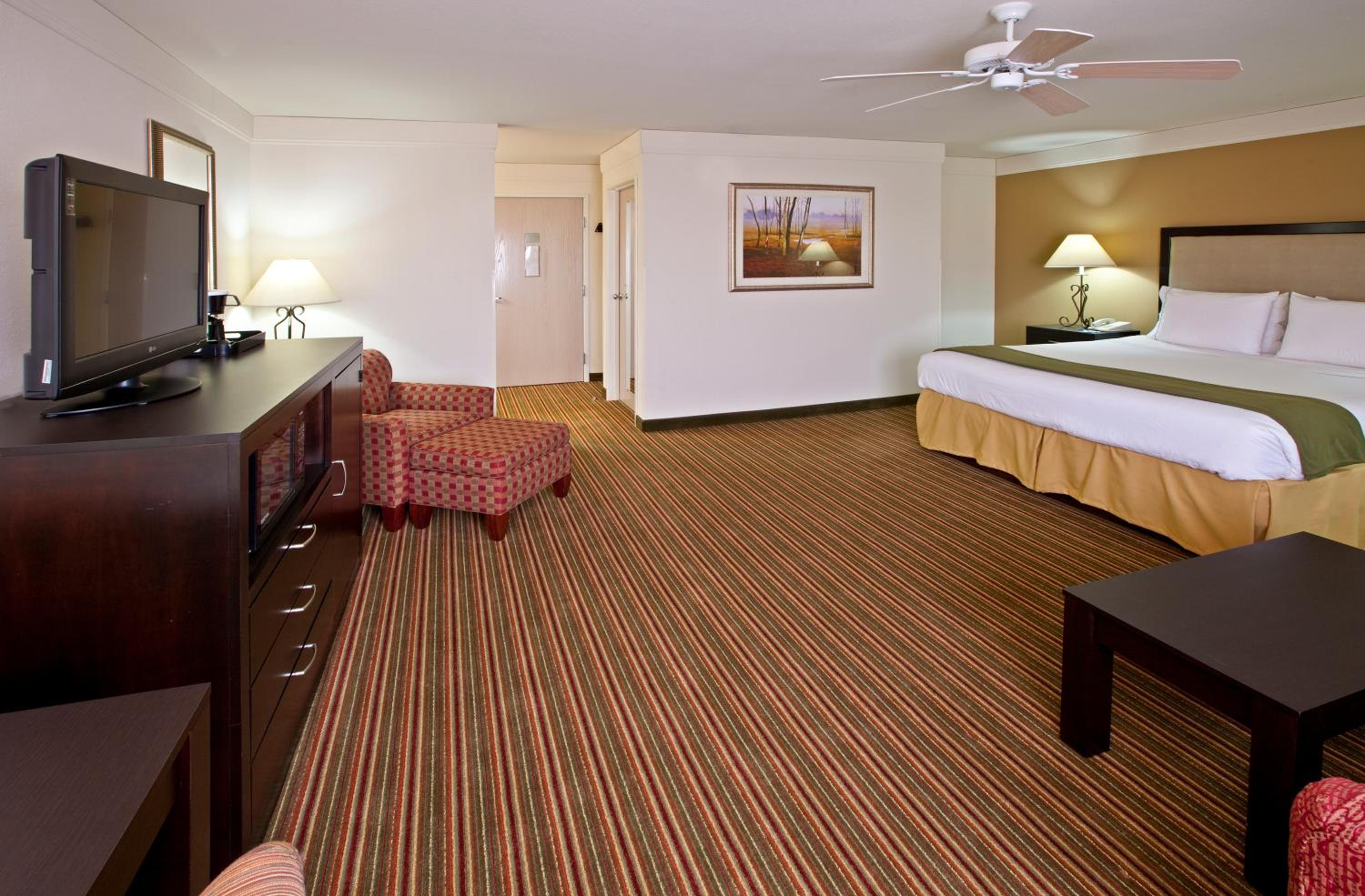 King Studio Suite - Non-Smoking - Photo 5