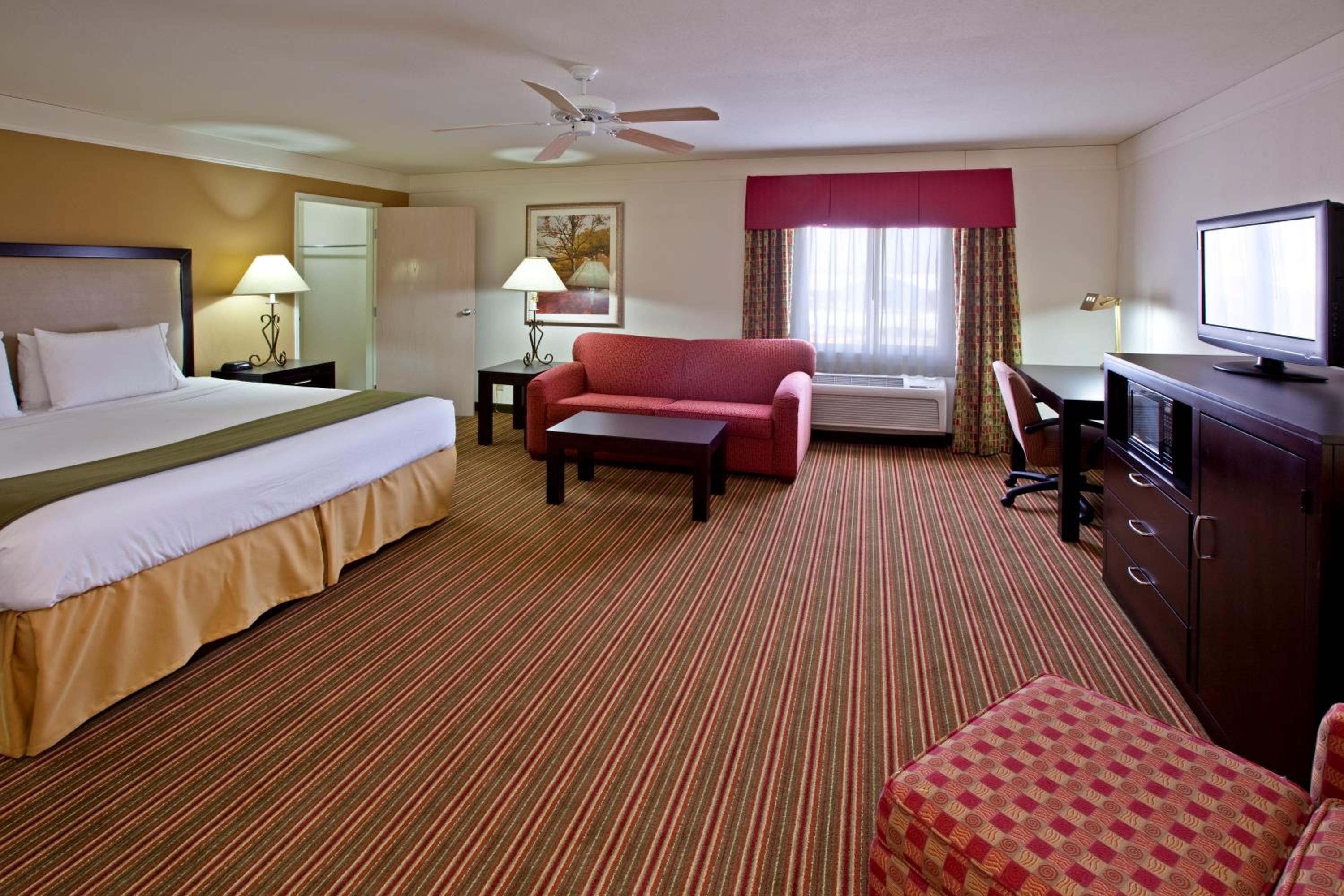 King Studio Suite - Non-Smoking - Photo 4