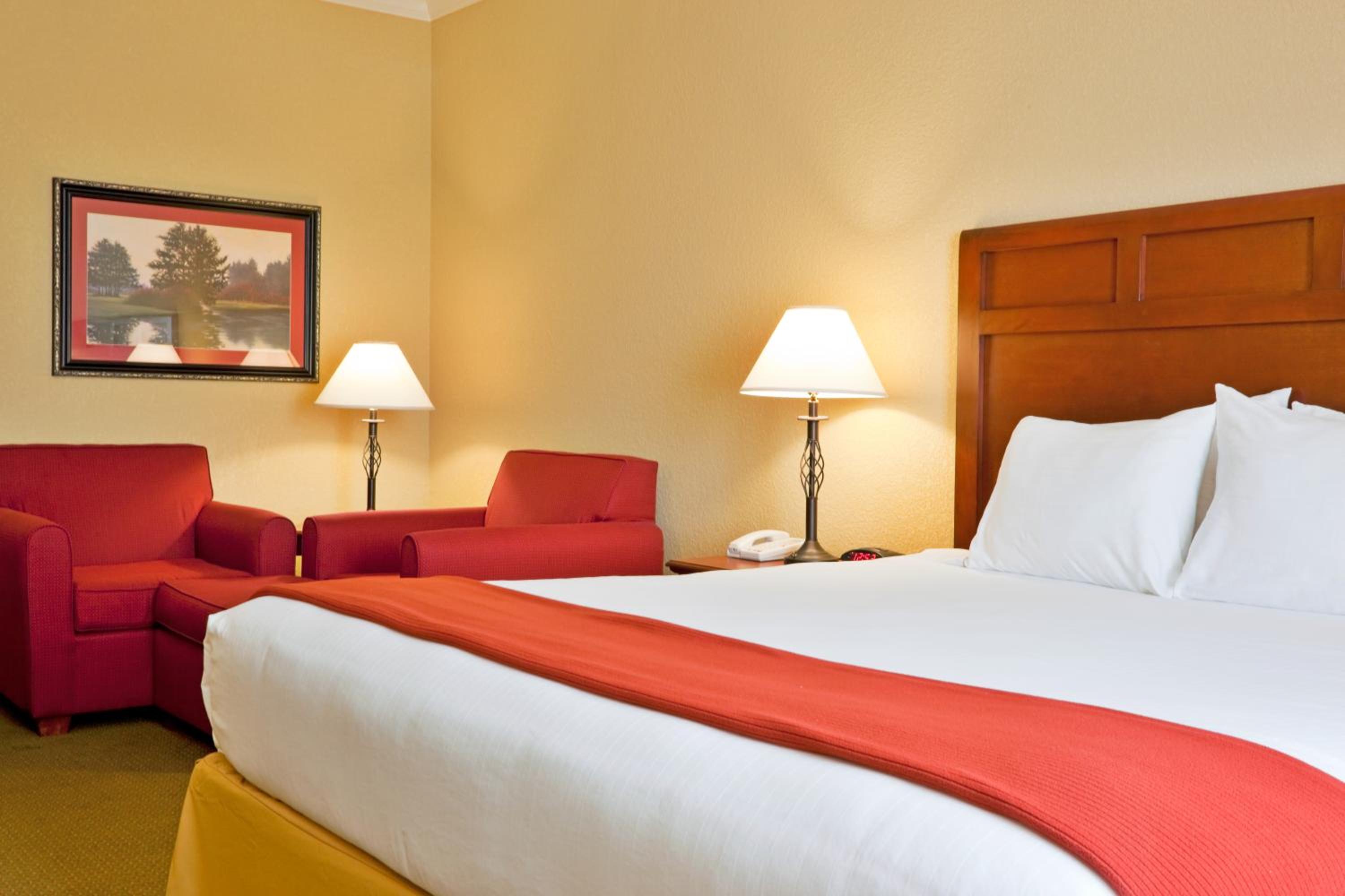 Standard King Room with Accessible Tub - Mobility Access