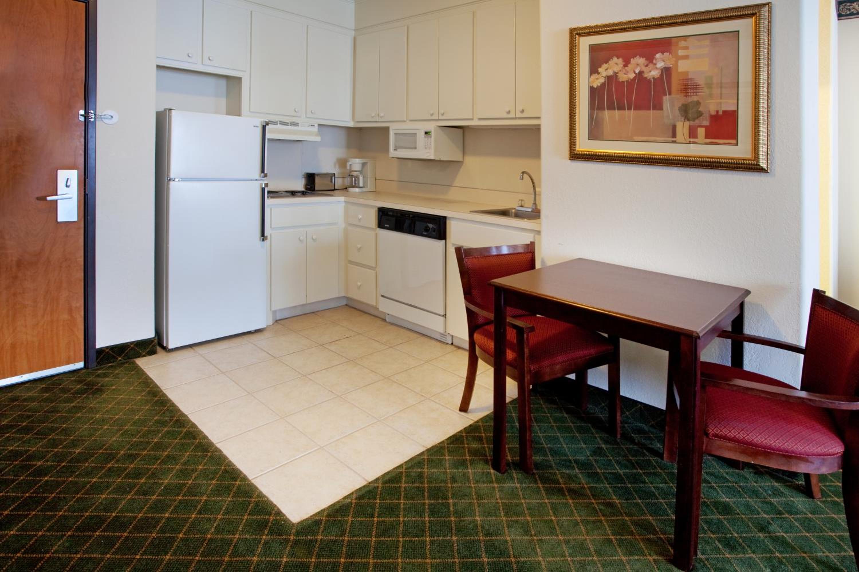 King Suite Non-Smoking photo 3