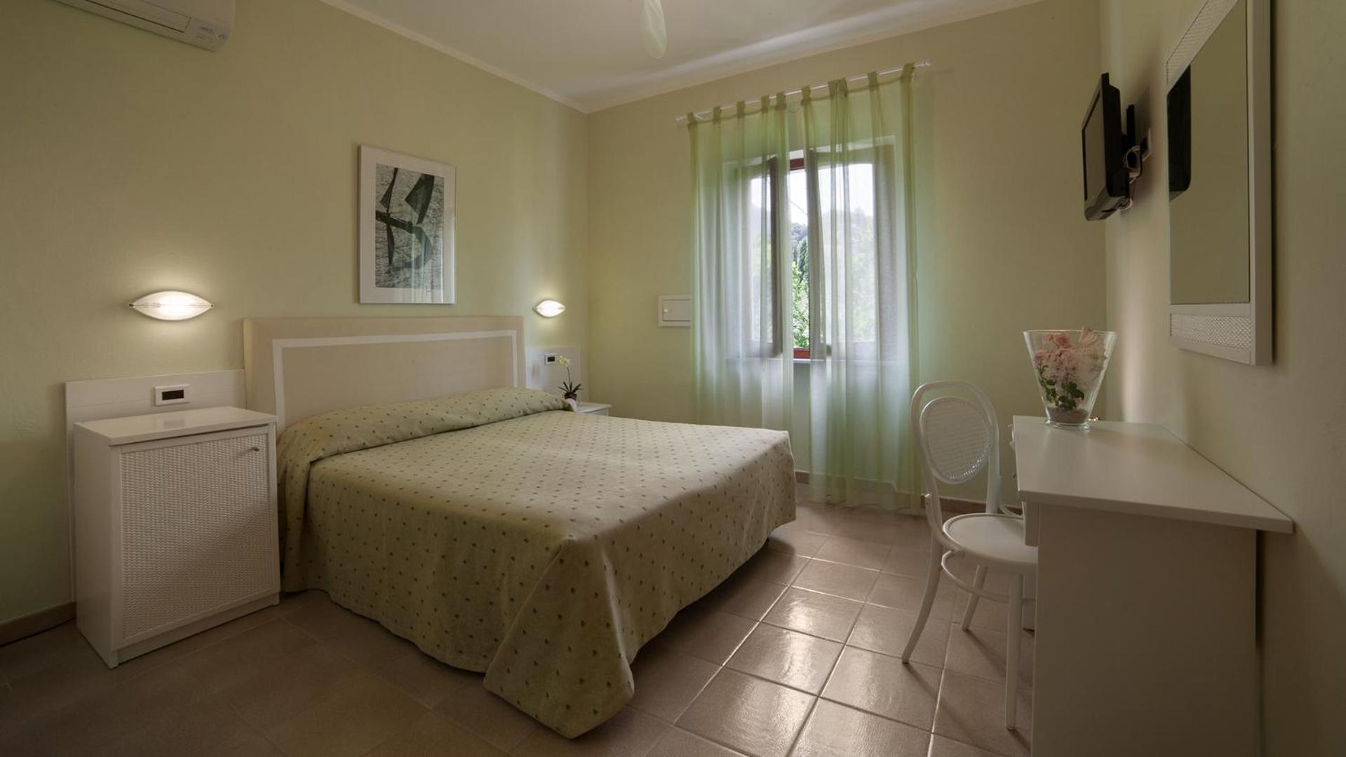 Budget Double Room - Photo 5