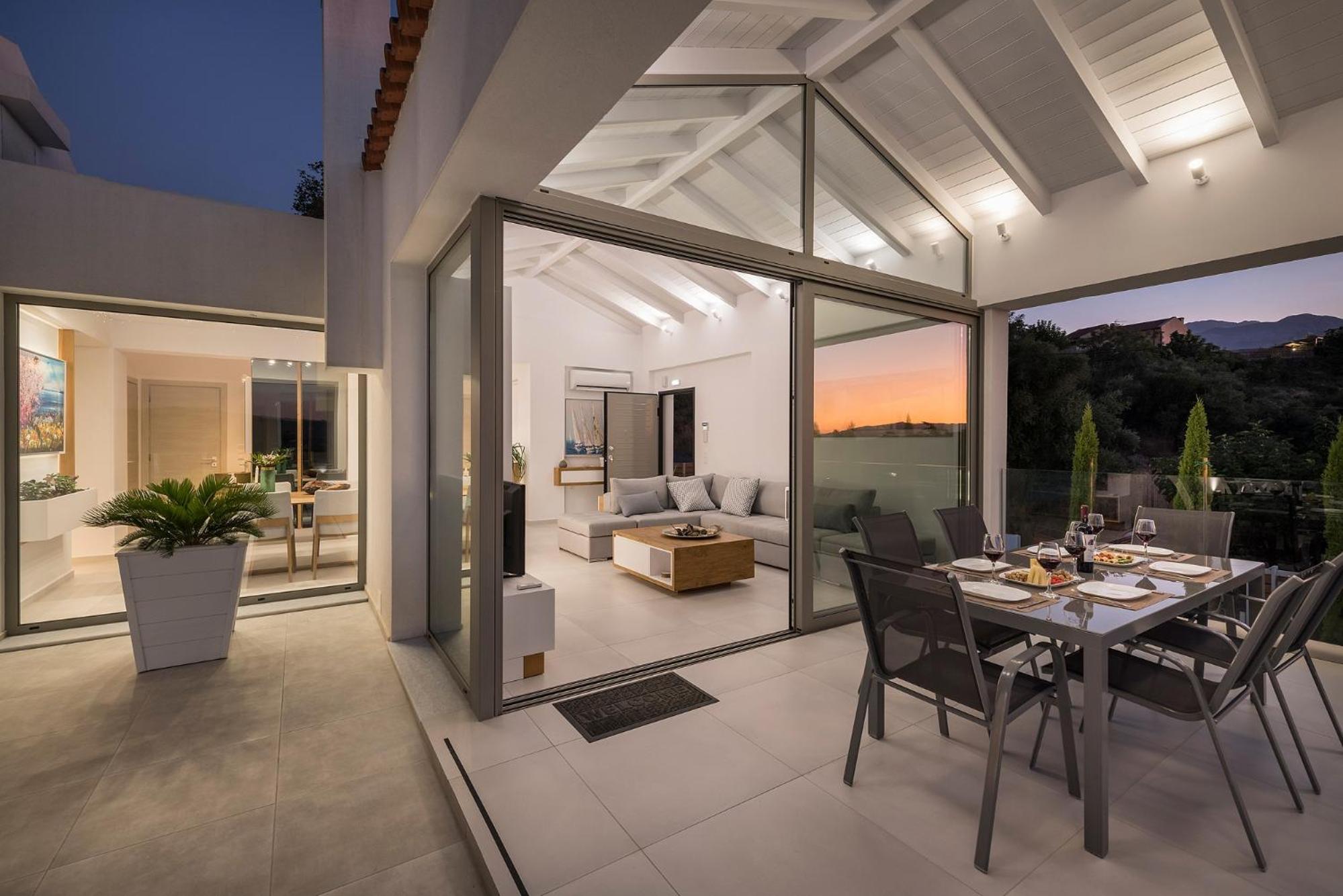 Three-Bedroom Villa photo 2