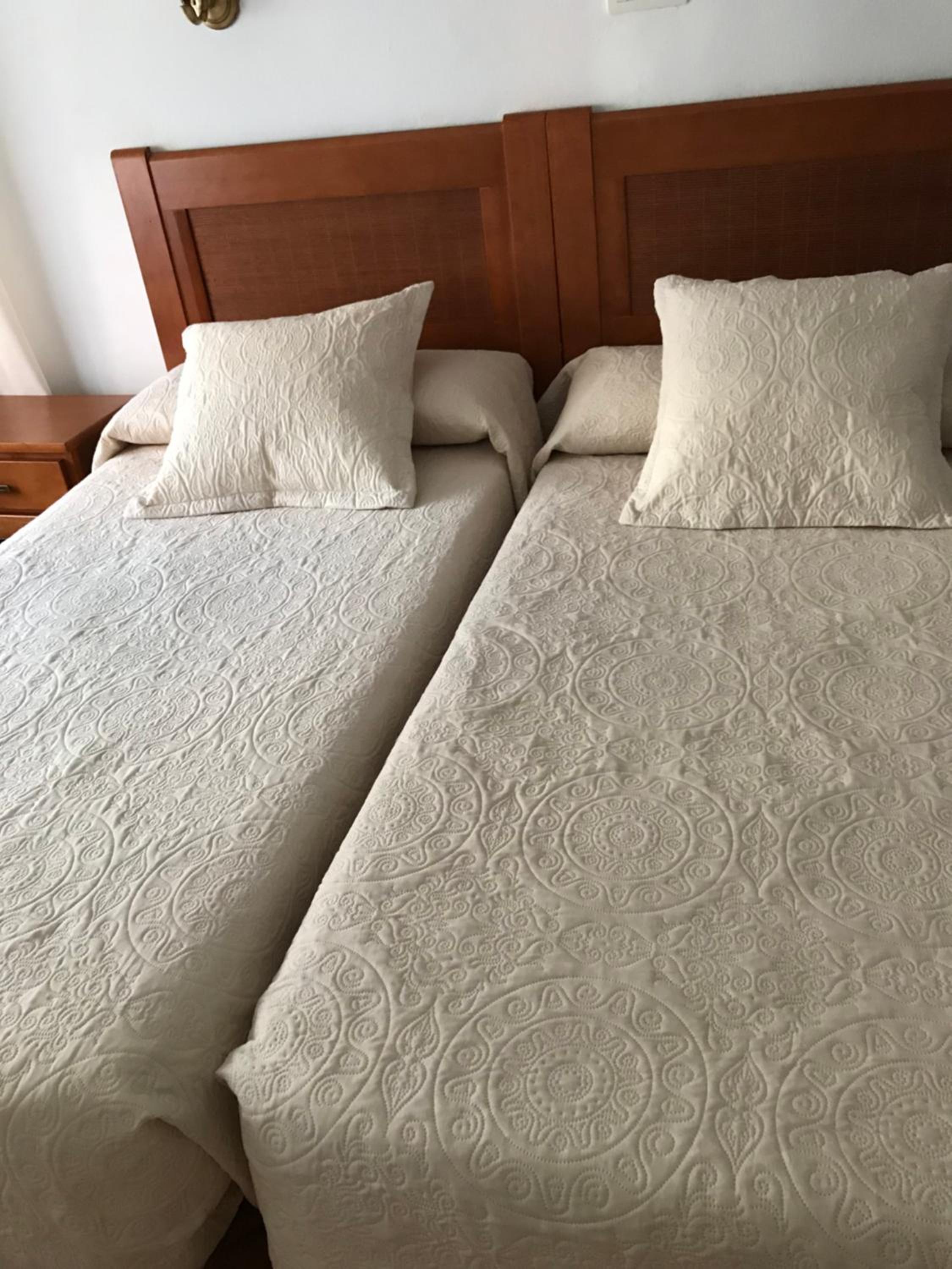 Twin Room - Photo 3