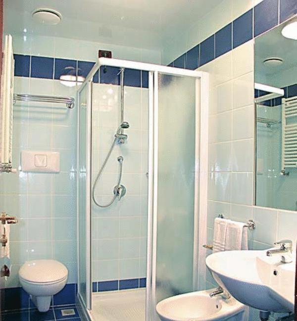 Double or Twin Room with Balcony photo 2