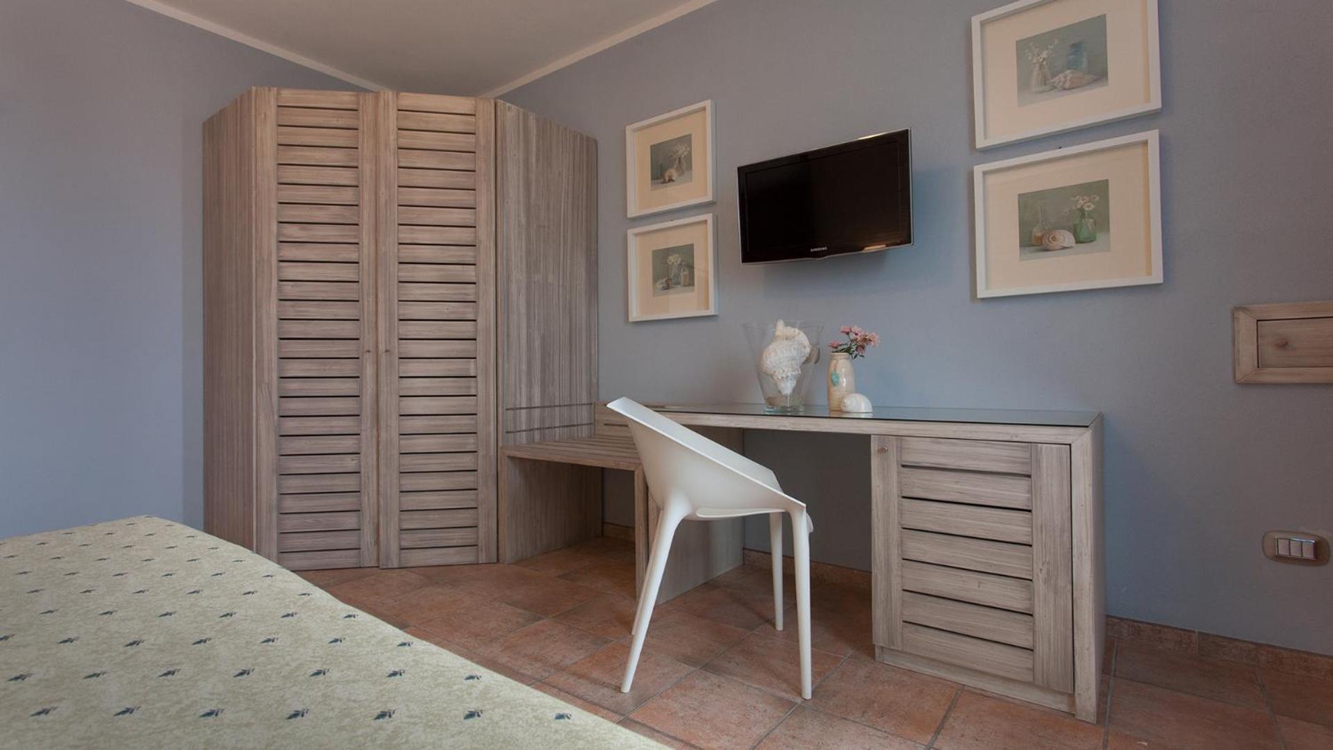 Double Room with Balcony and Sea View - Photo 5