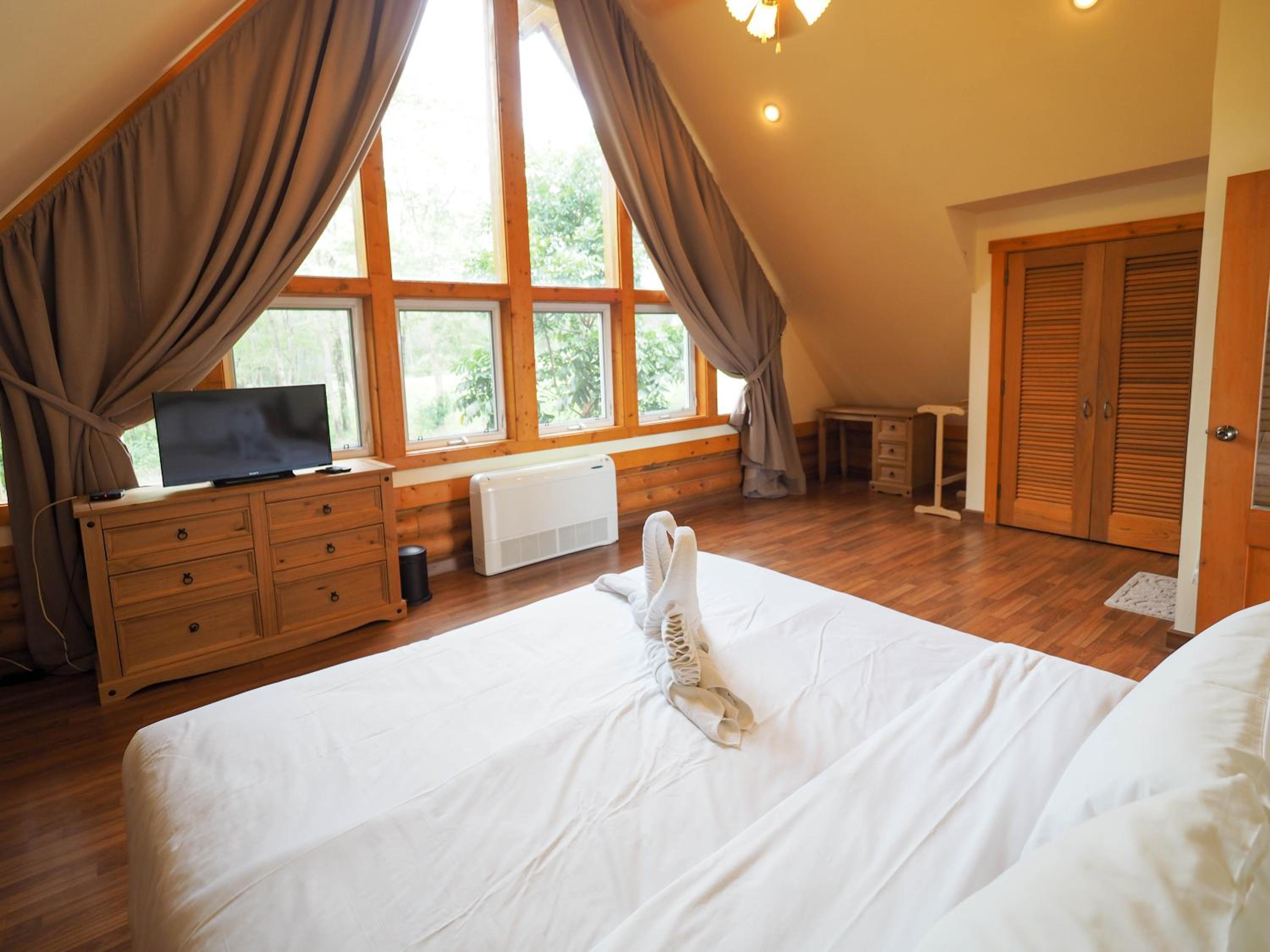 Four-Bedroom House - Photo 24