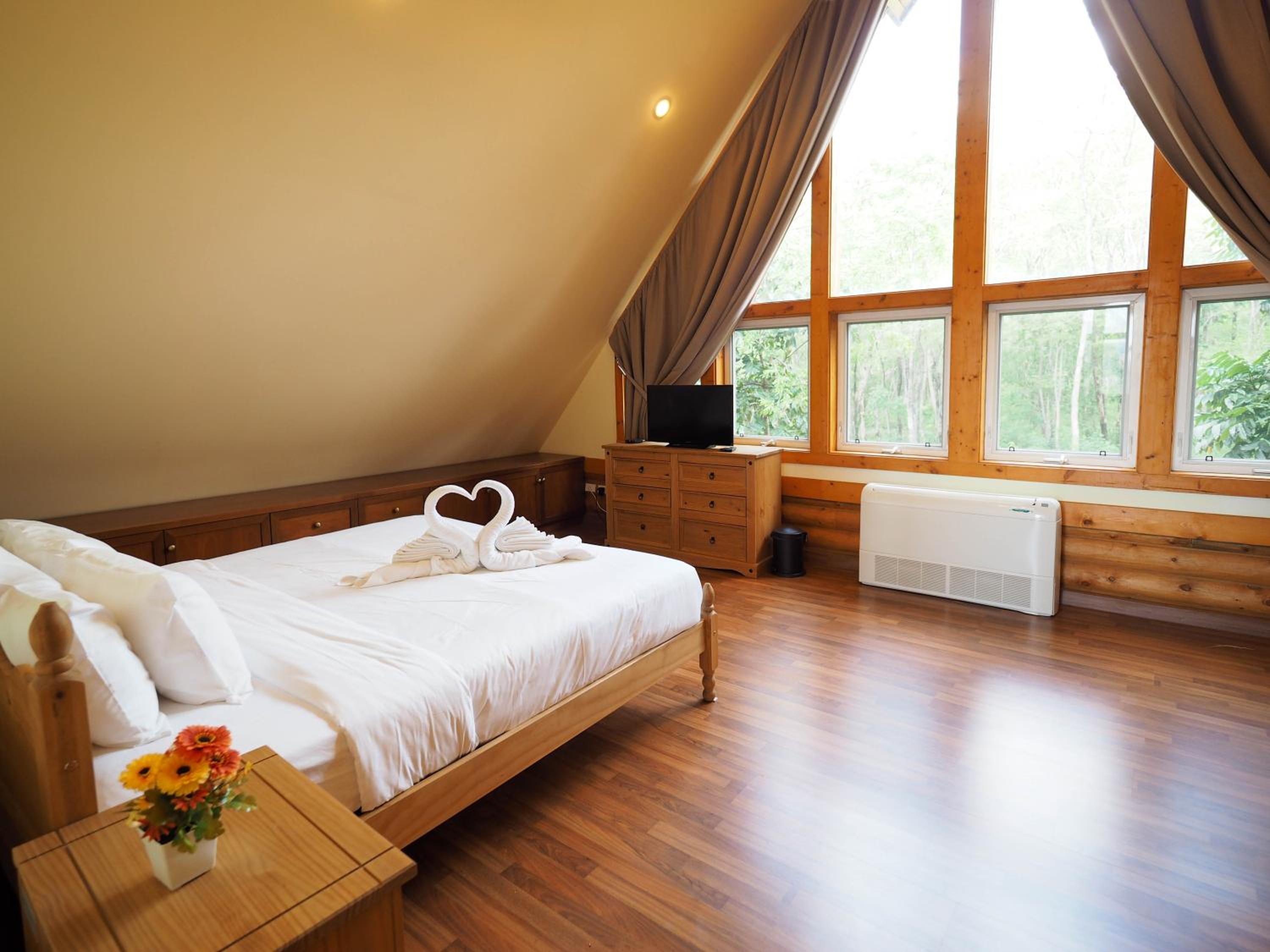 Four-Bedroom House - Photo 1