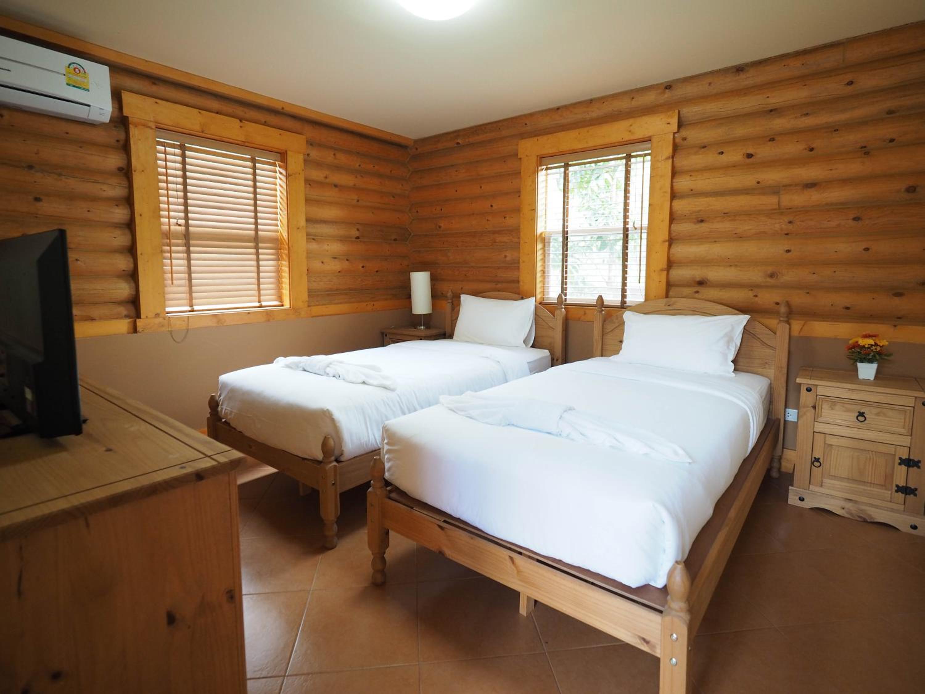 Four-Bedroom House - Photo 12