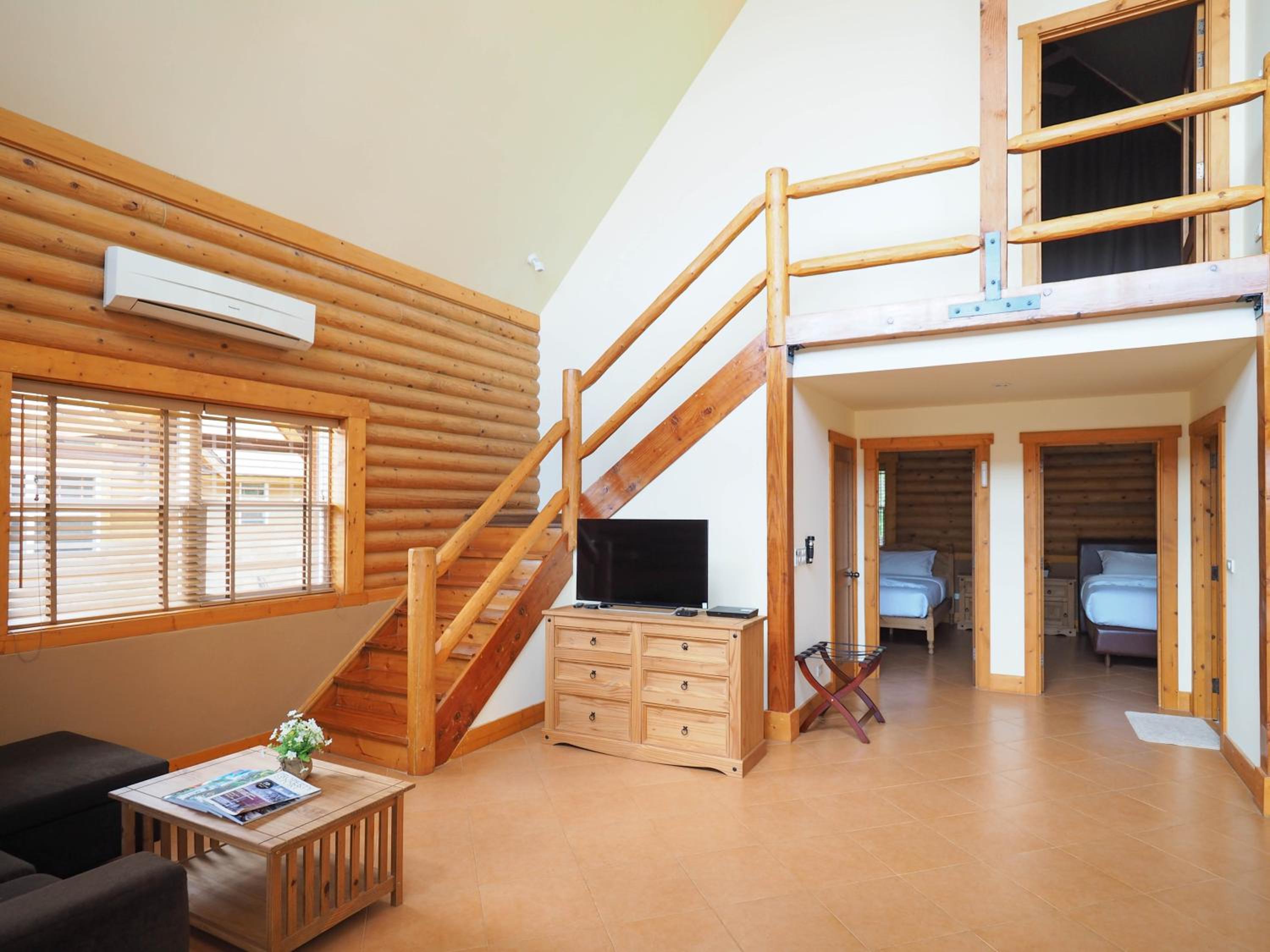 Four-Bedroom House - Photo 7