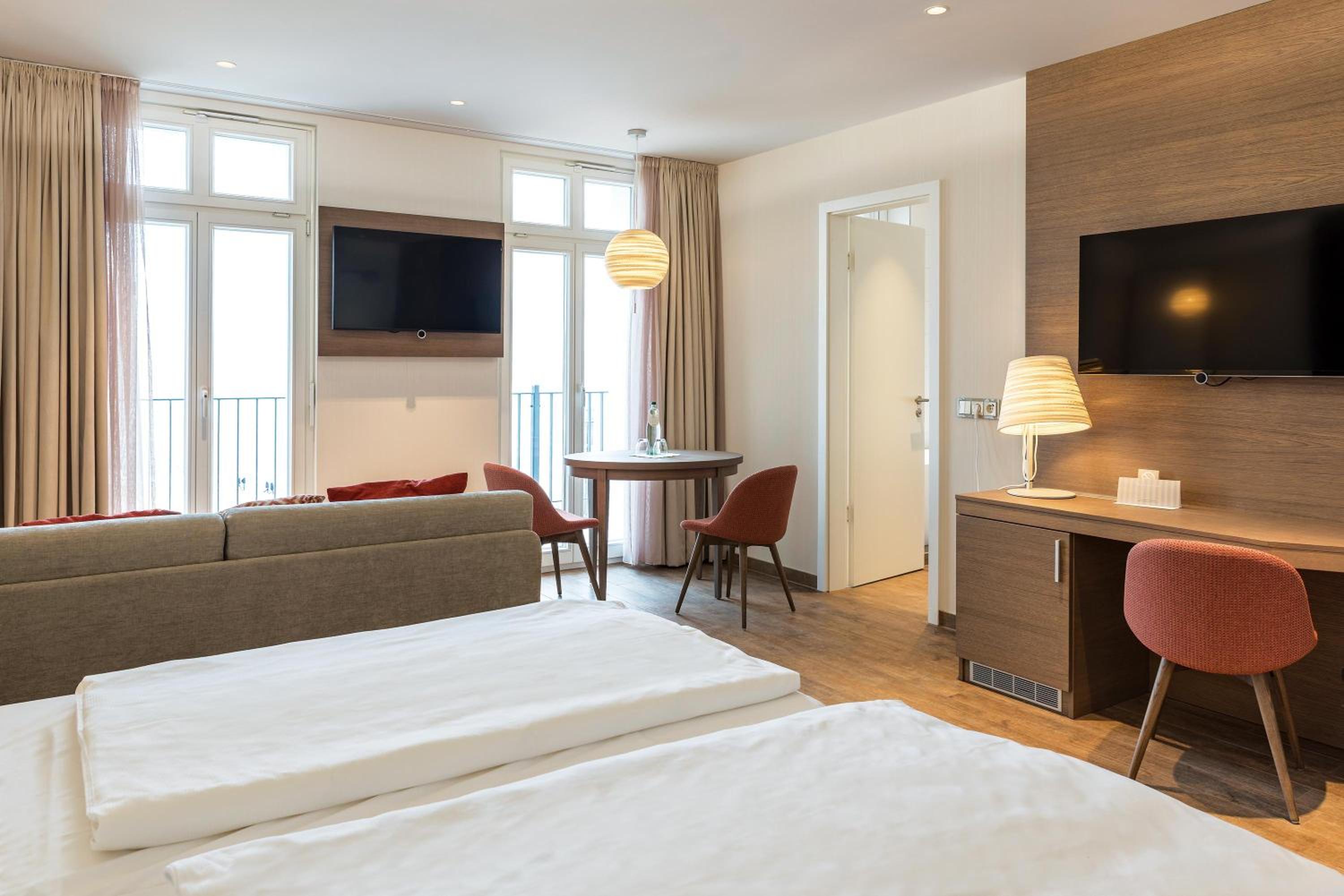 Junior Suite with Ocean View thumbnail 5
