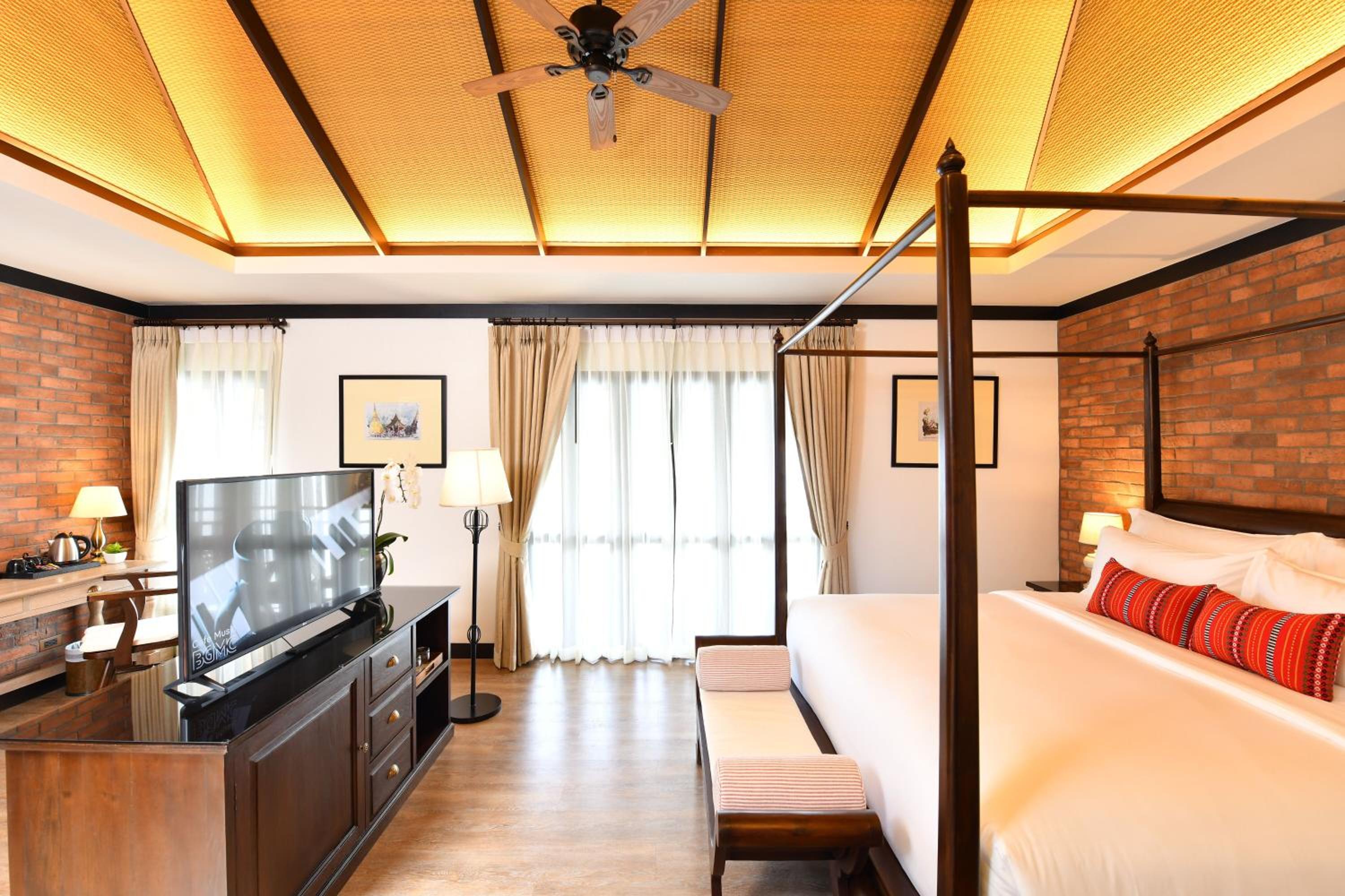 Lanna Signature Suite - Photo 13