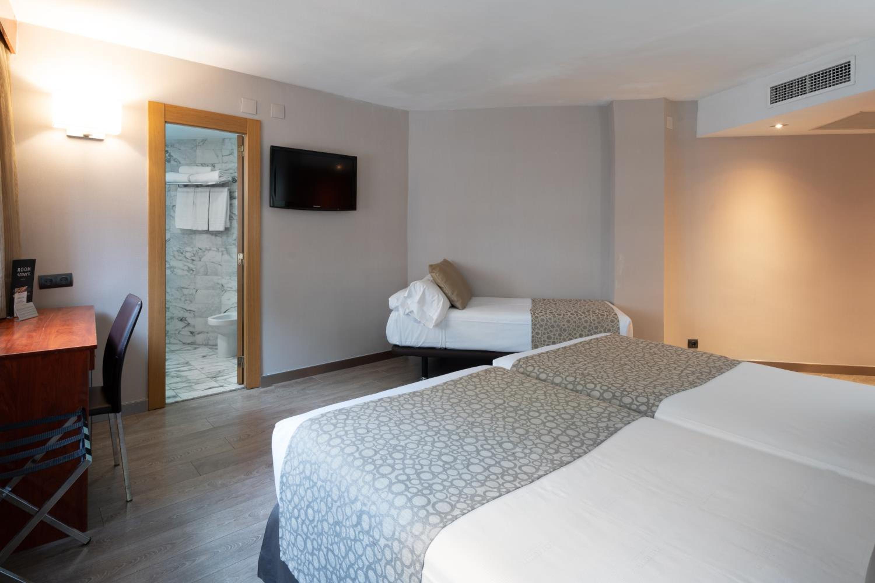 Habitación triple (2 adultos + 1 niño)