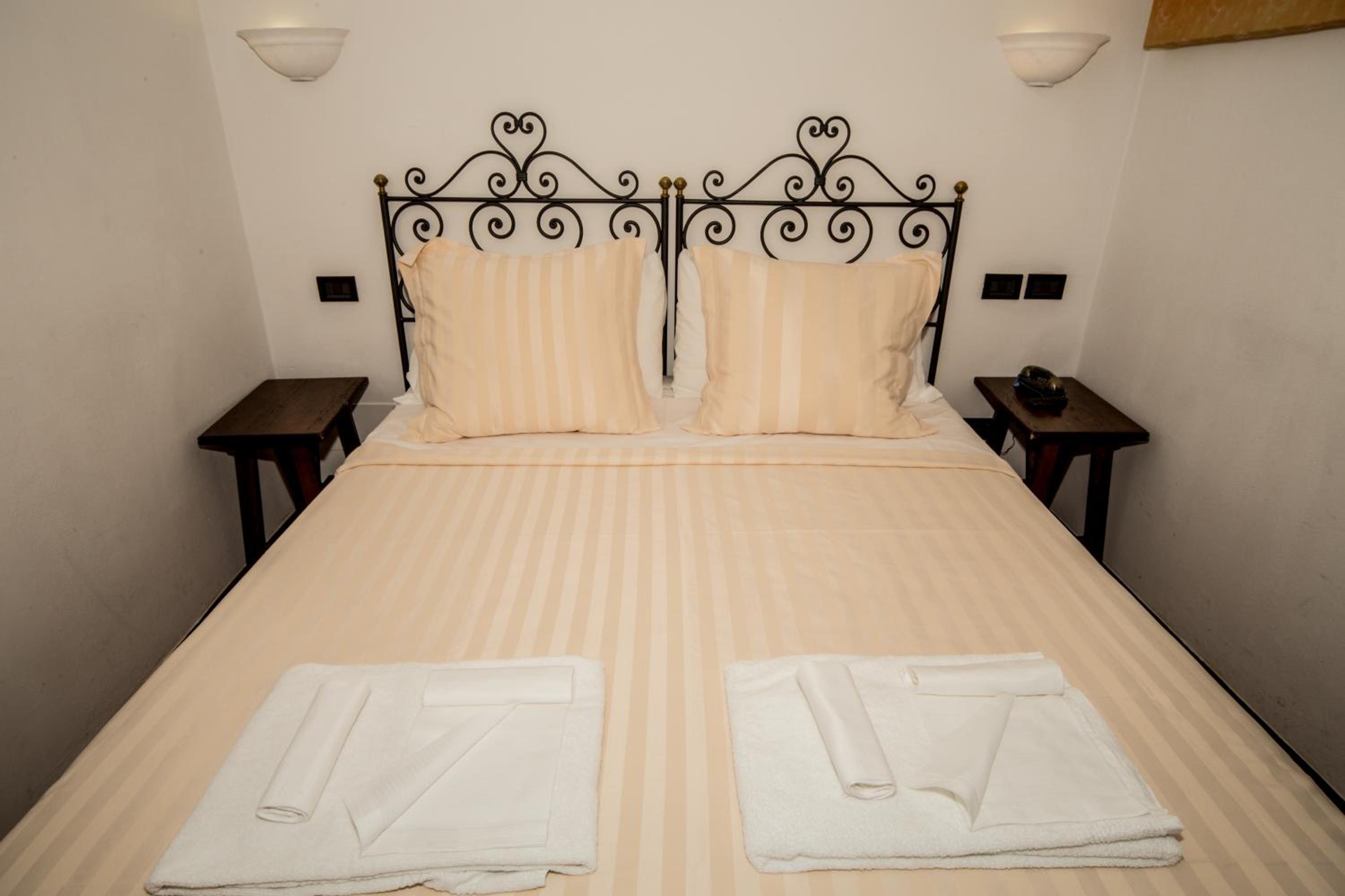 Economy Double Room photo 2