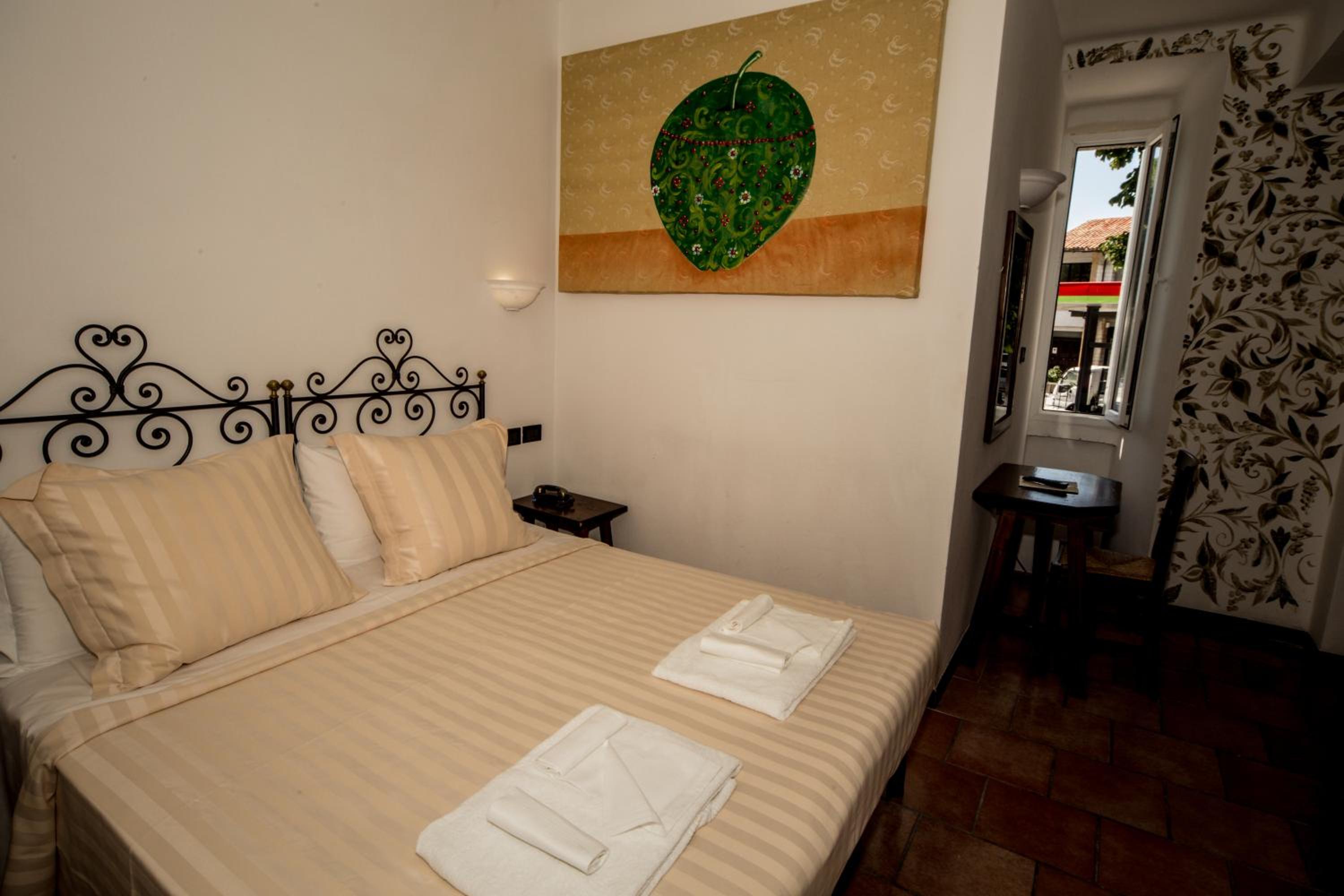 Economy Double Room photo 3
