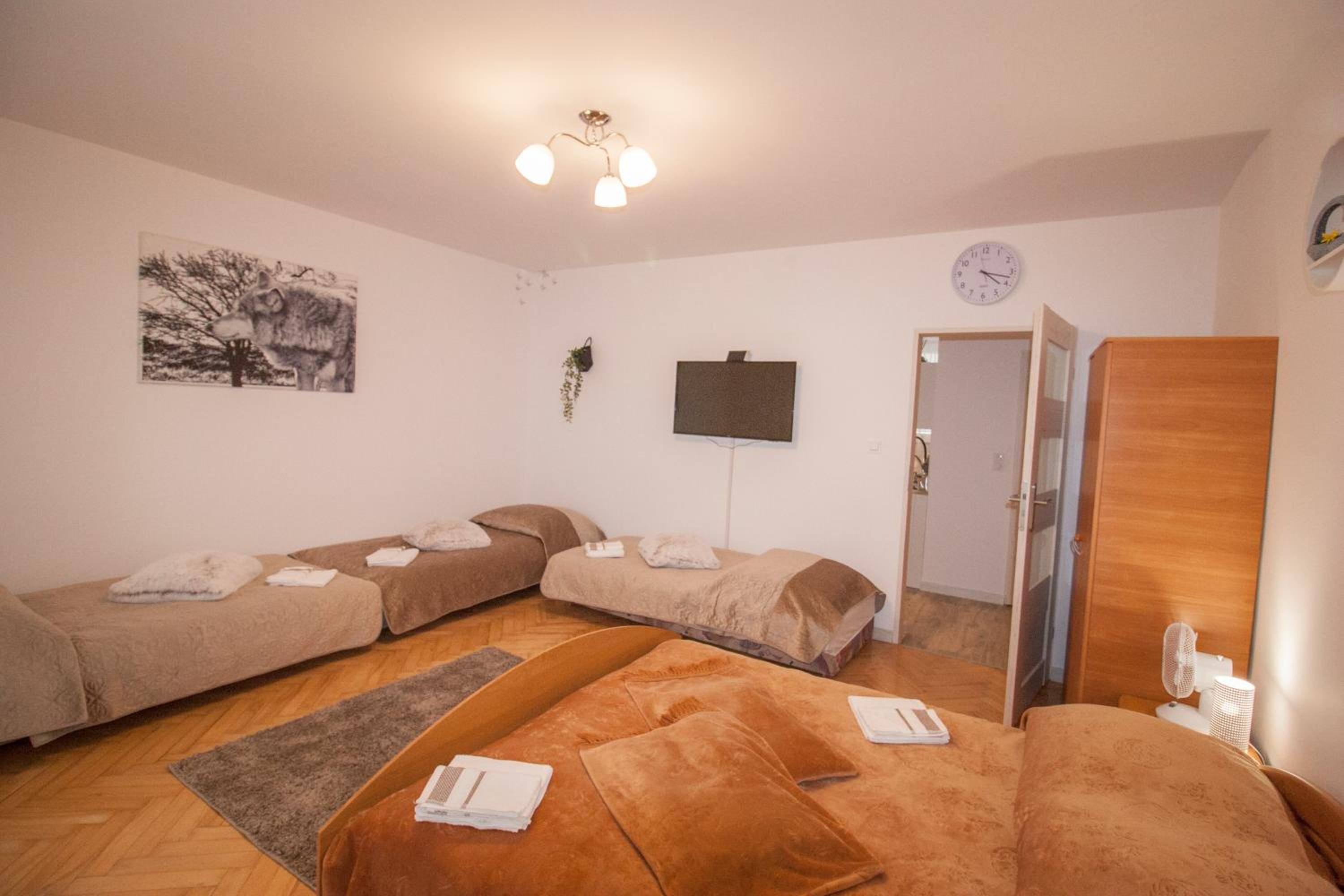 Apartment with Balcony - Photo 12