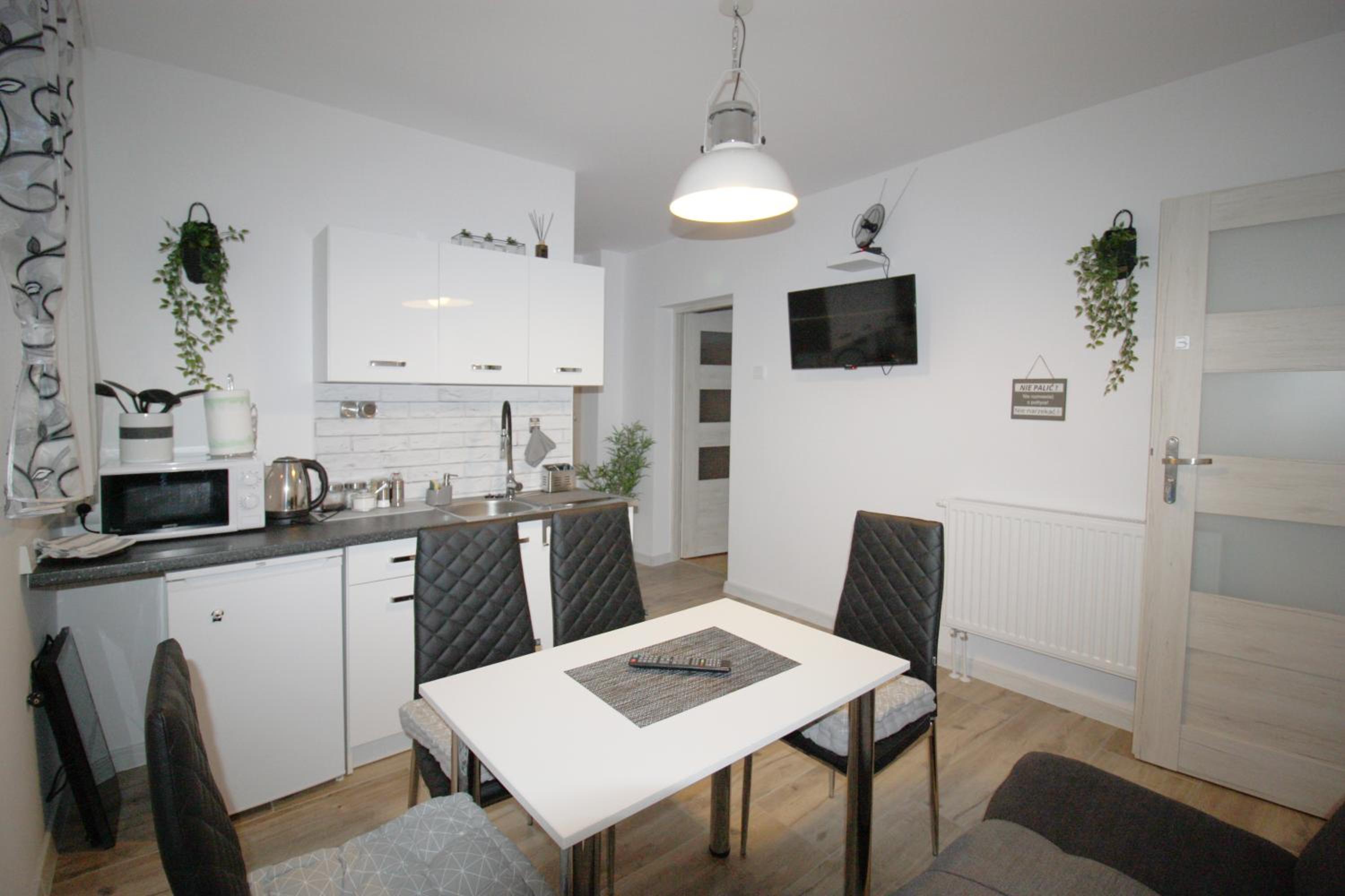 Apartment with Balcony - Photo 13