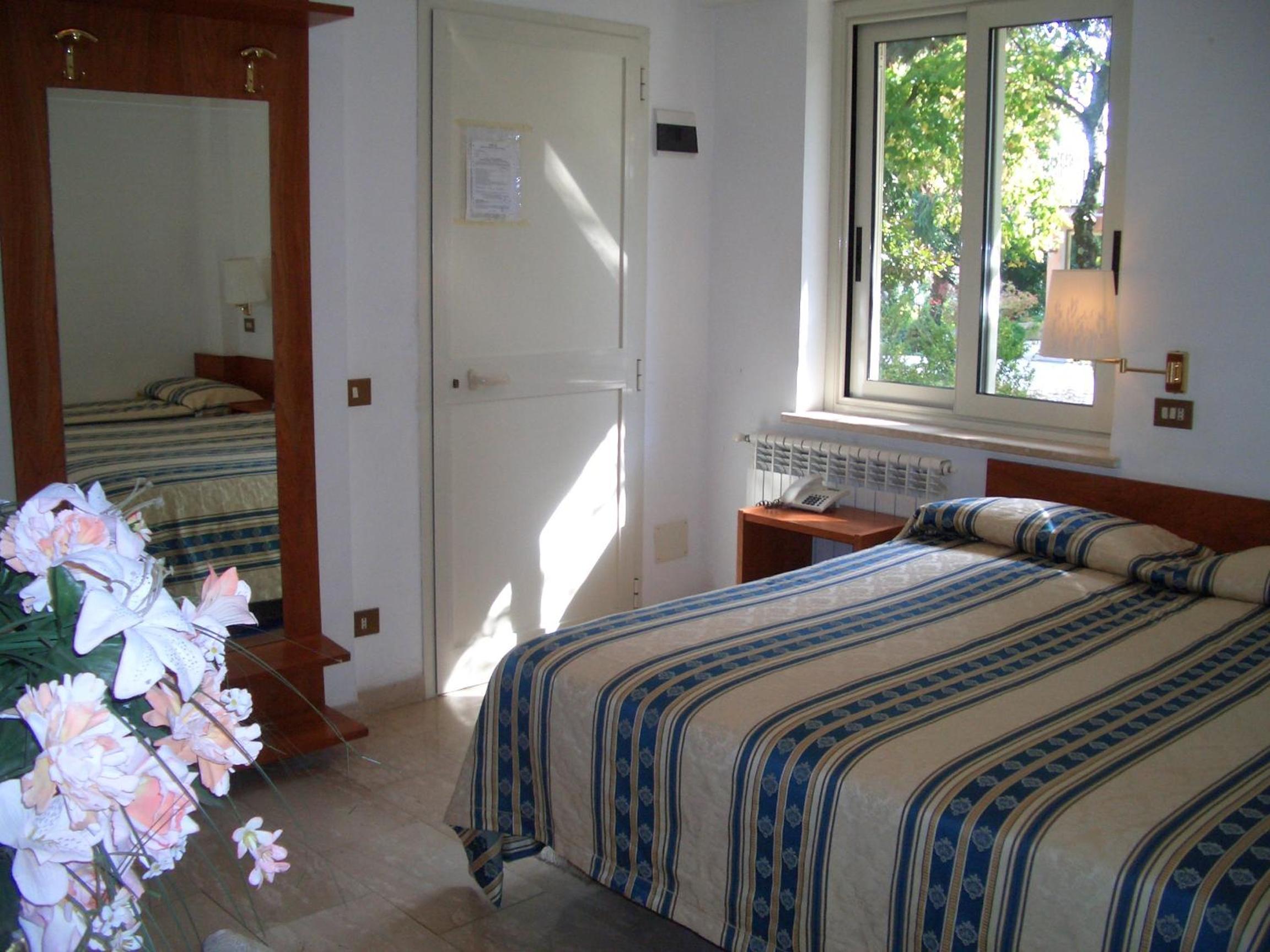 Large Double or Twin Room photo 3