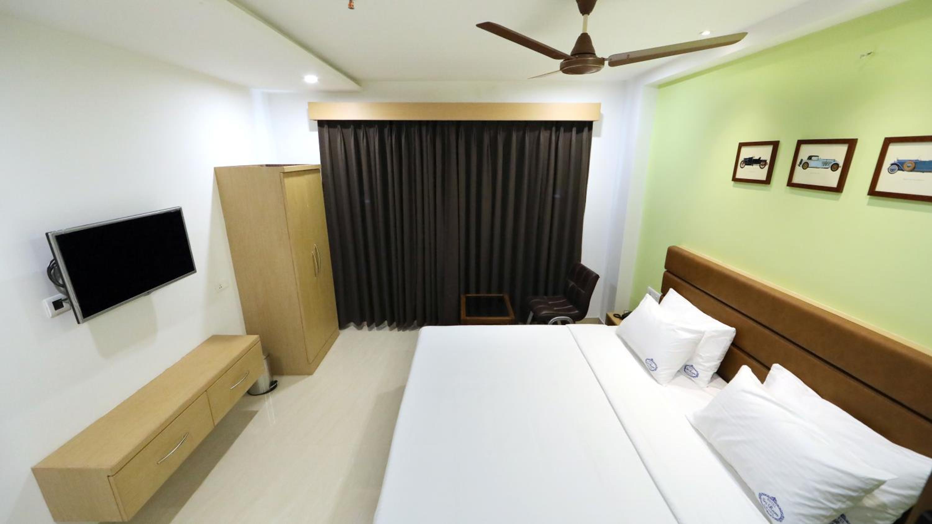 Standard Double Room - Photo 8