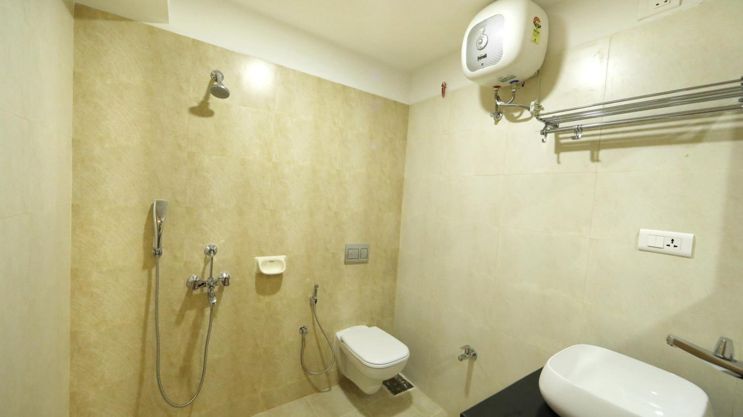Standard Double Room - Photo 9