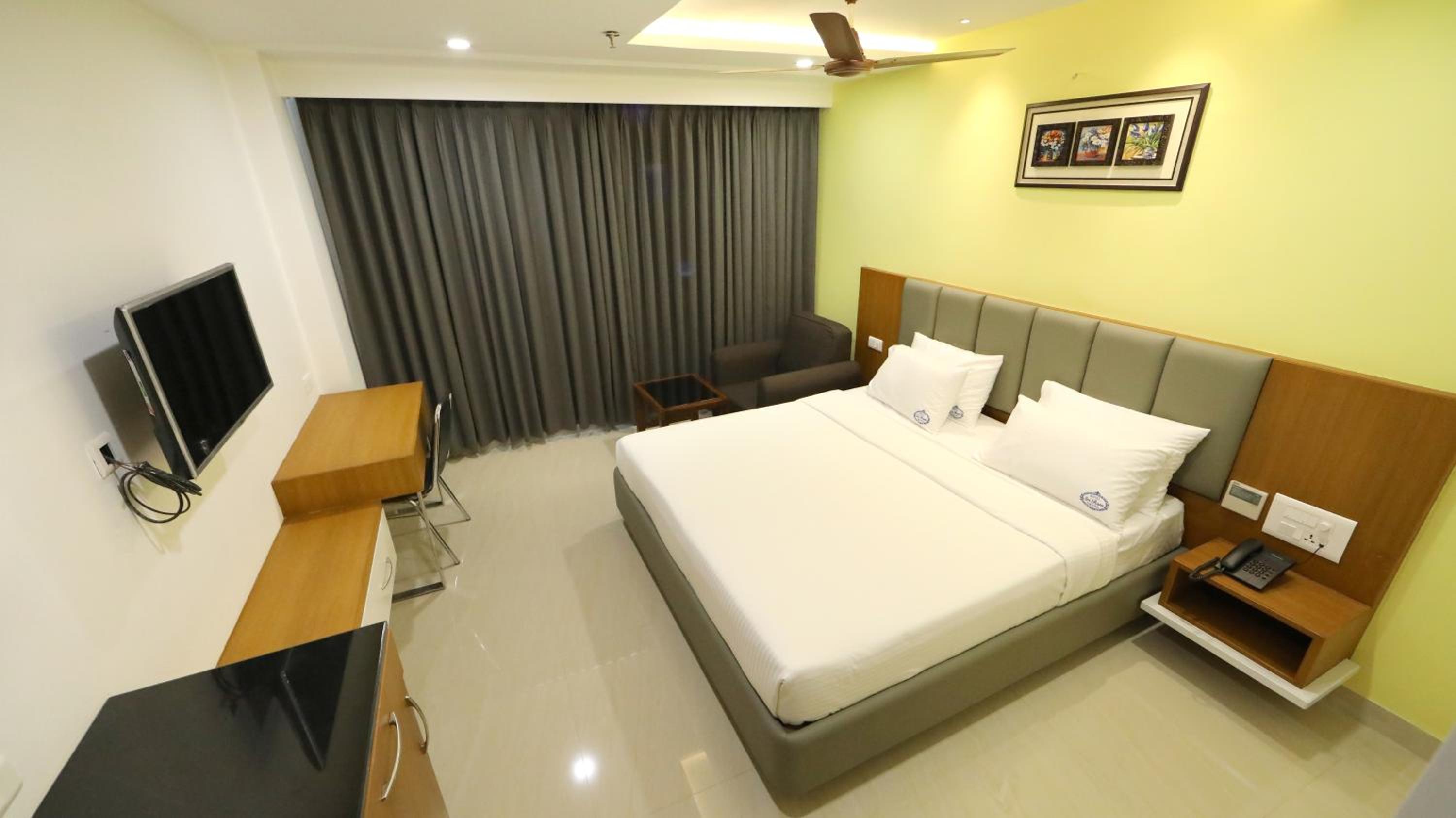 Superior King Room - Photo 1