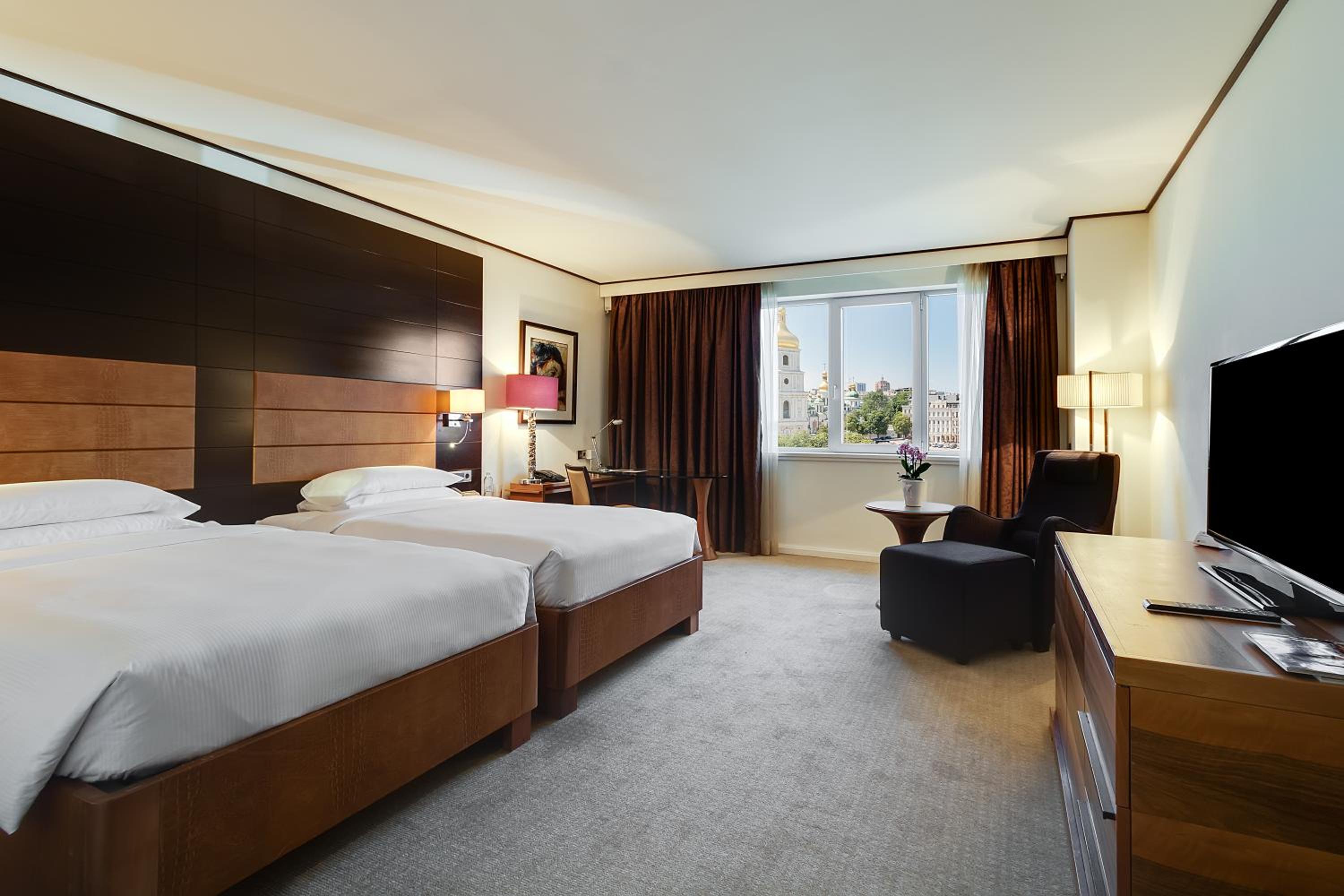 Twin Room with Cathedral View - Photo 4