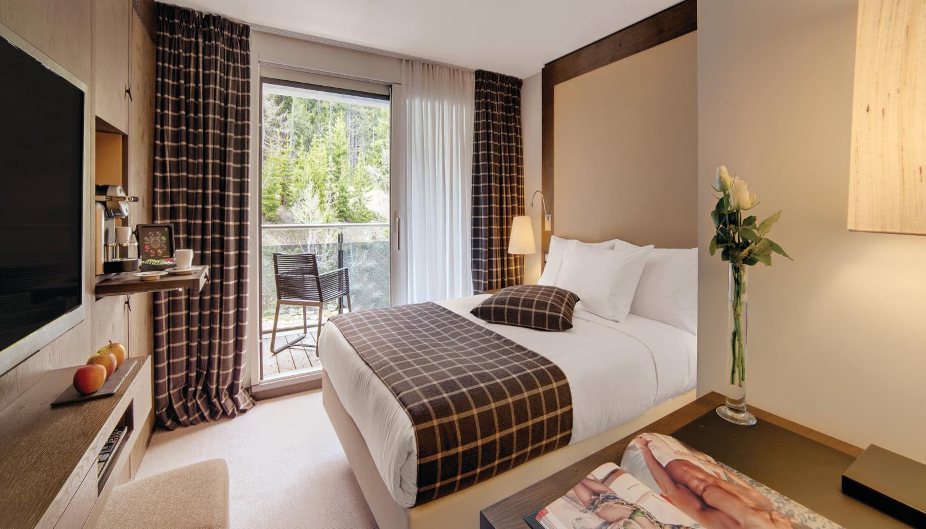 Deluxe Double Room with Forest View photo 2