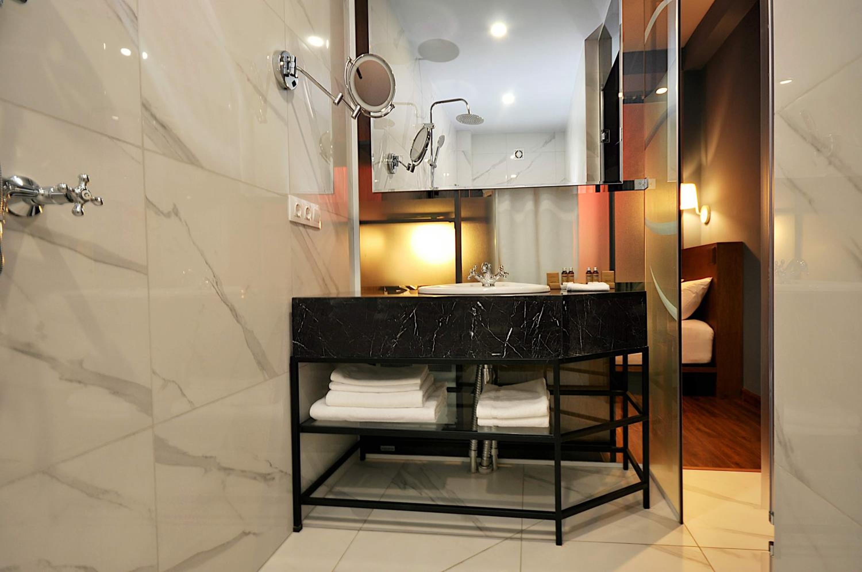 Small Double Room - Photo 15