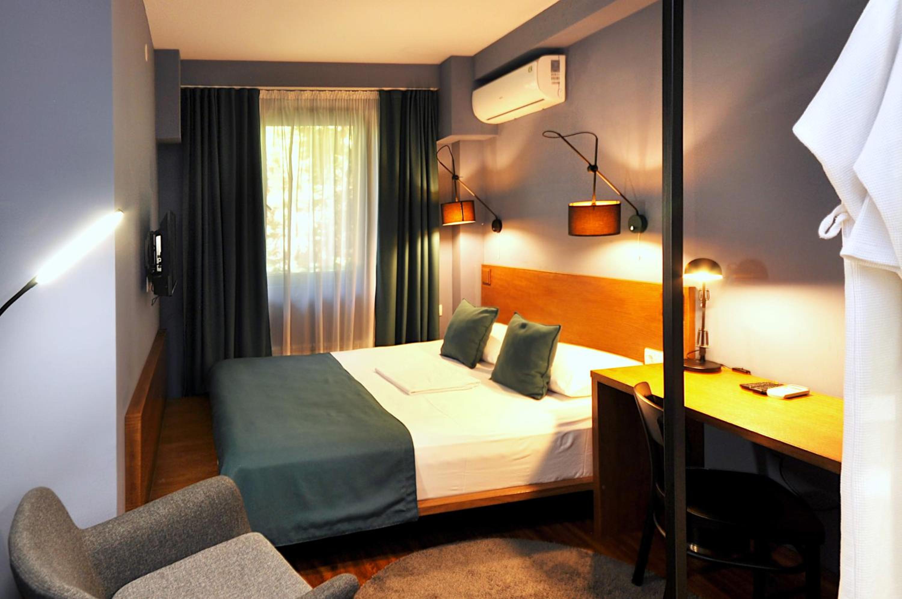 Standard Double Room - Photo 6