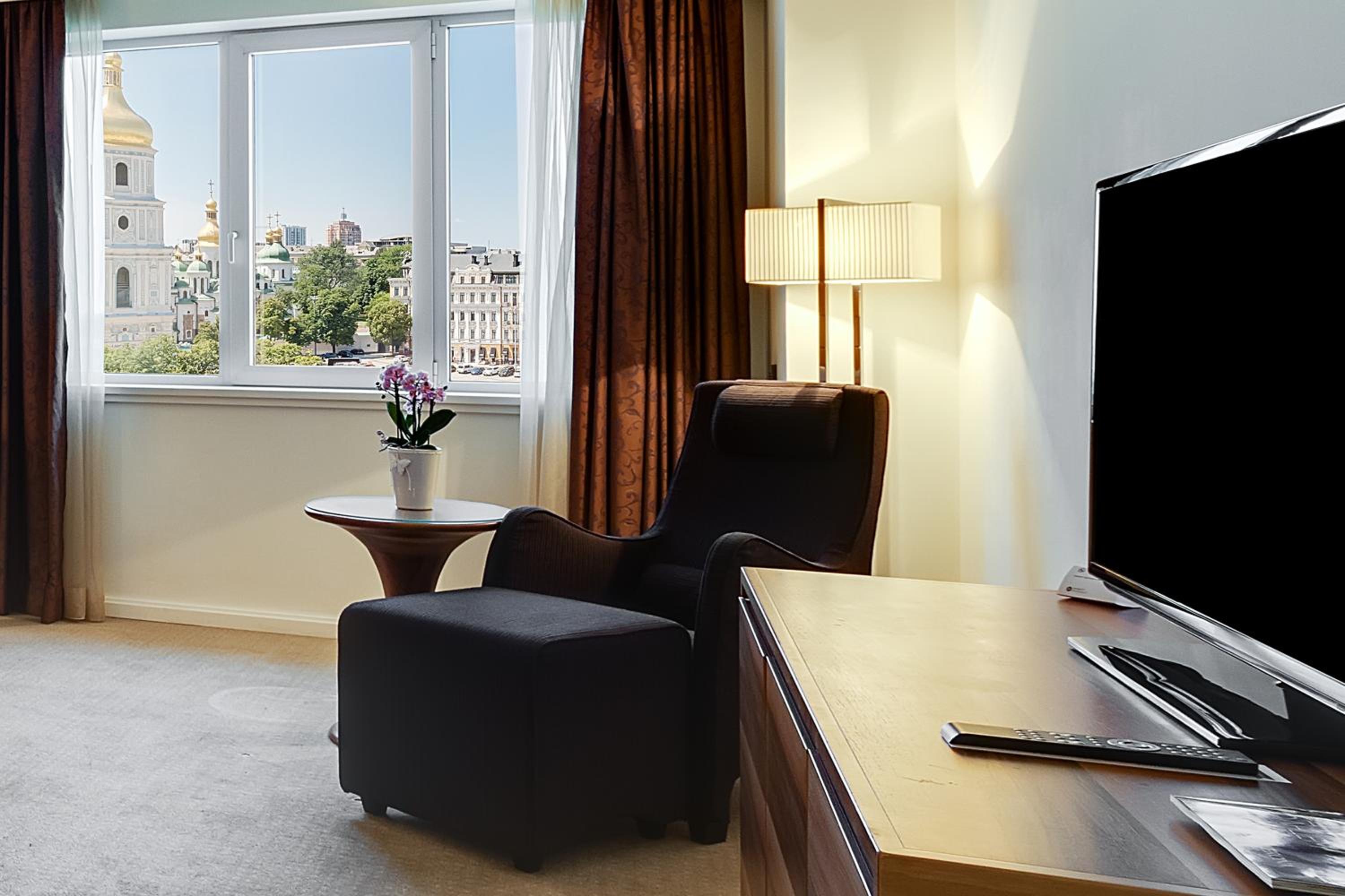 King Room with Cathedral View - Photo 4