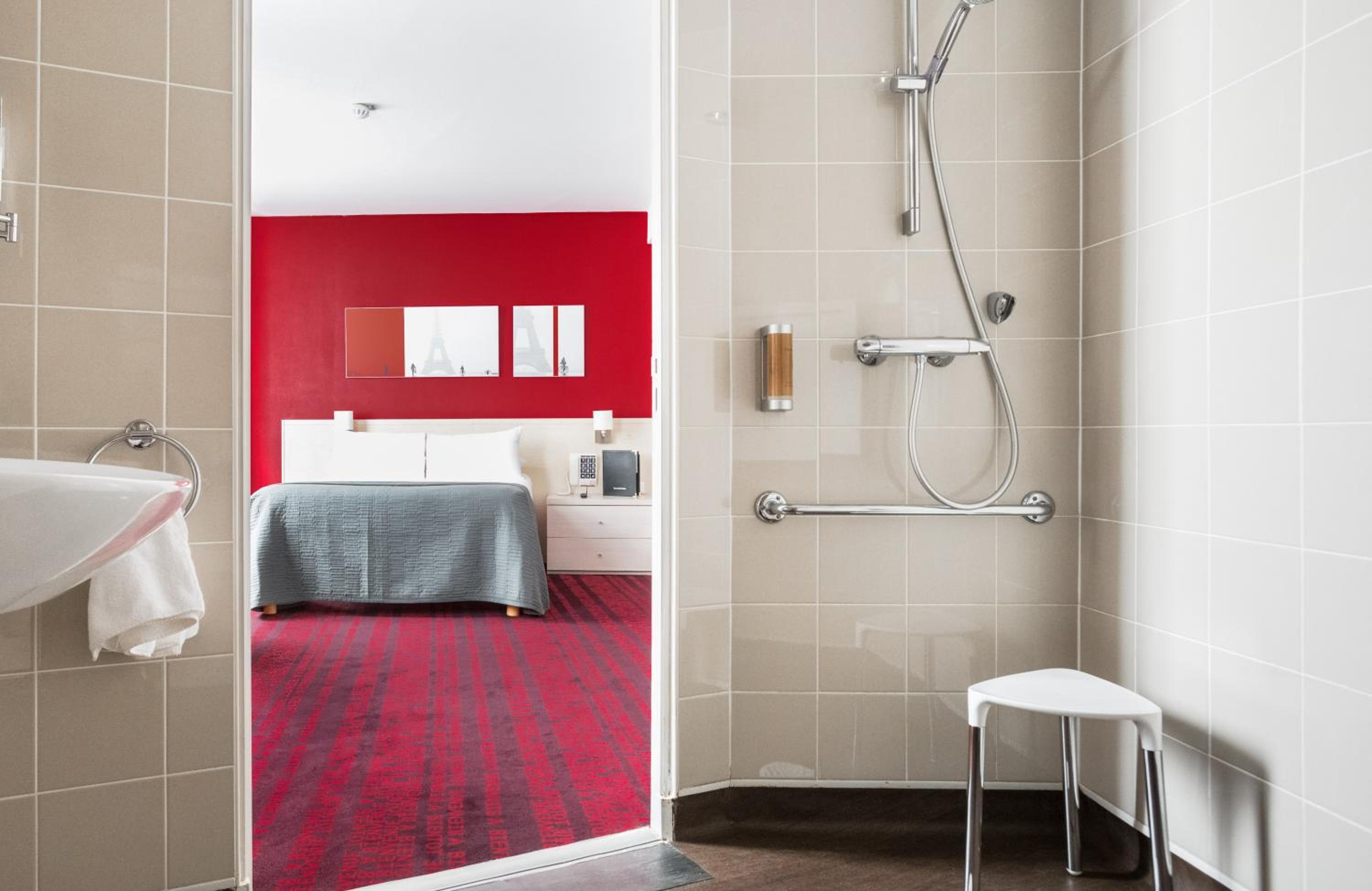 Queen Room - Disability Access photo 2