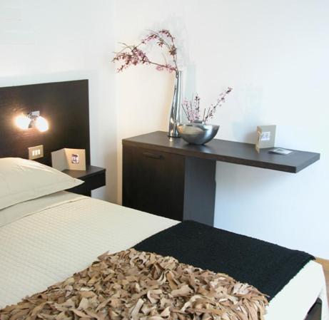 Standard Twin Room - Photo 15
