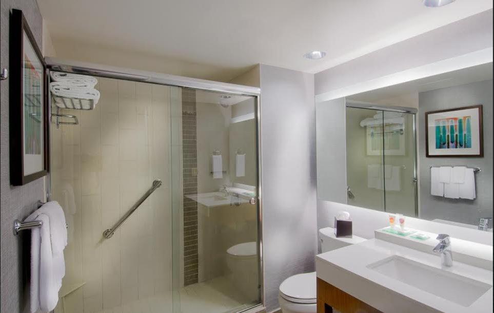 Queen Room with Two Queen Beds and Roll-In Shower - Disability Access photo 2
