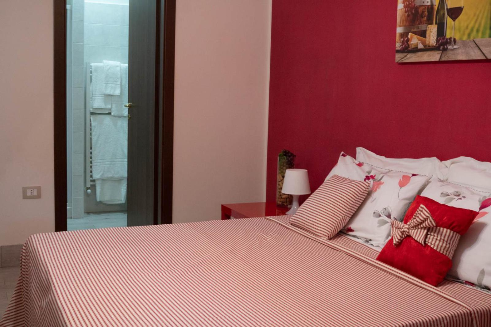 Deluxe Double Room with Shower - Photo 9
