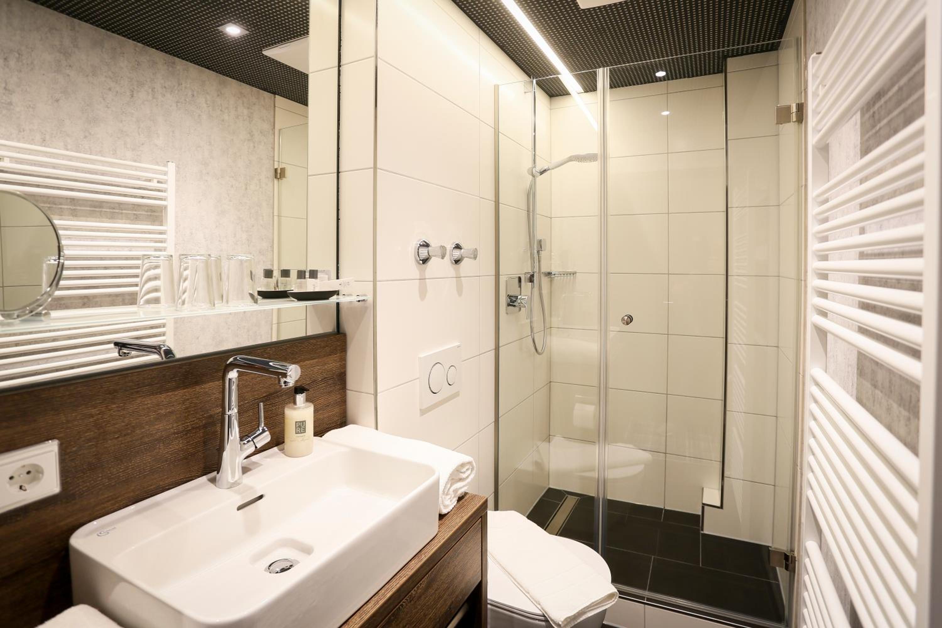Deluxe Double Room - Photo 10