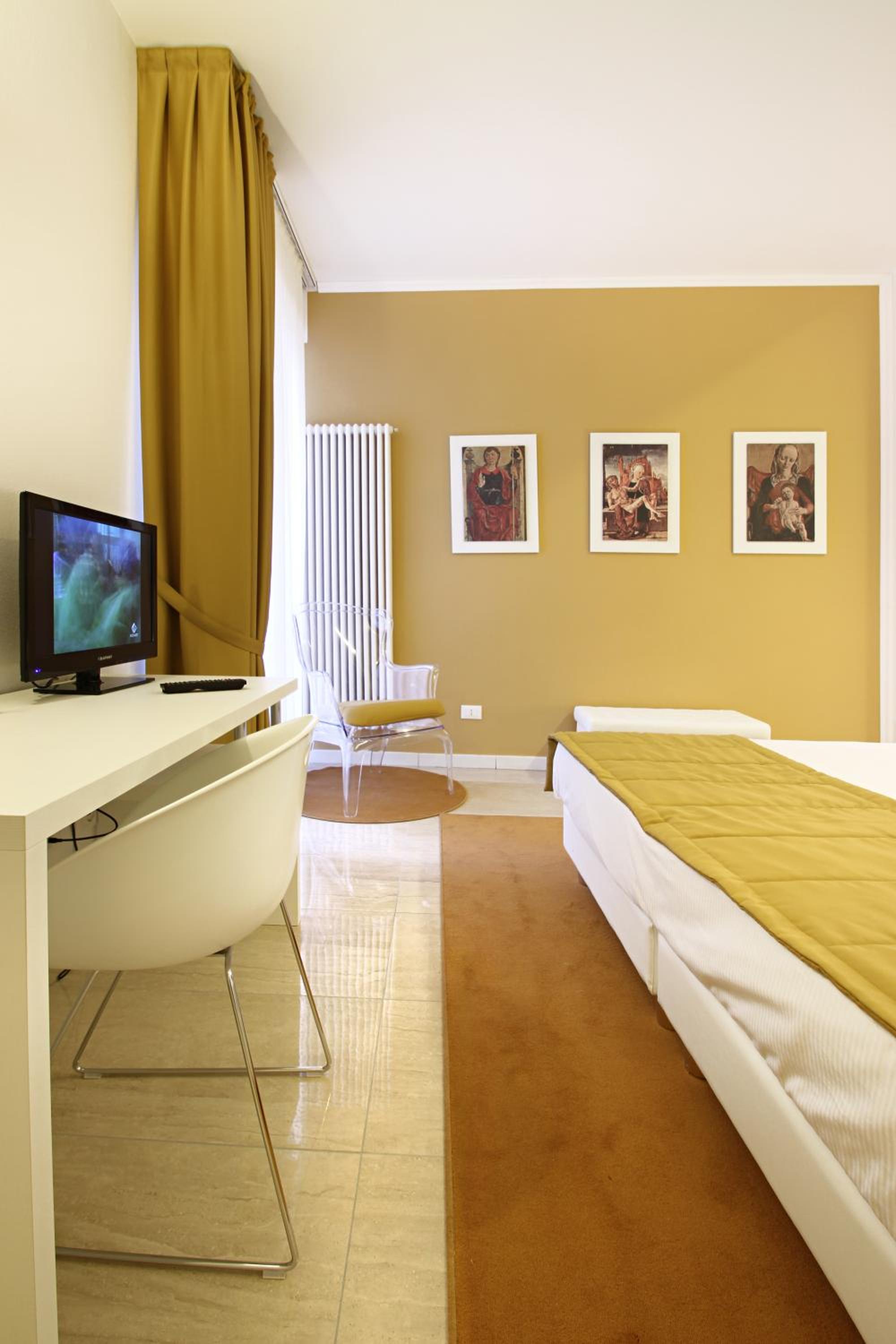 Double Room - Photo 13