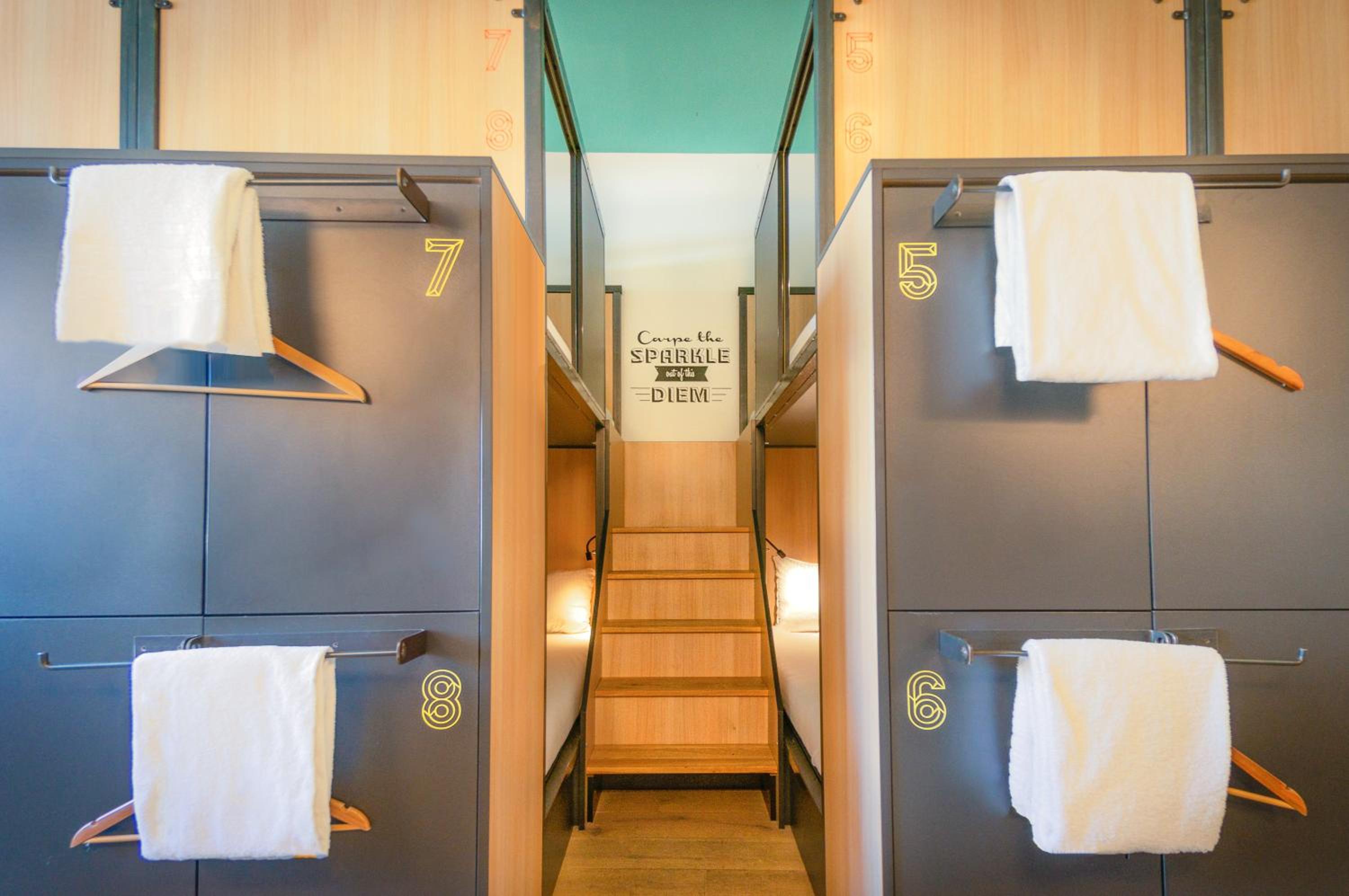 Bed in 8-Bed Mixed Dormitory Room photo 1