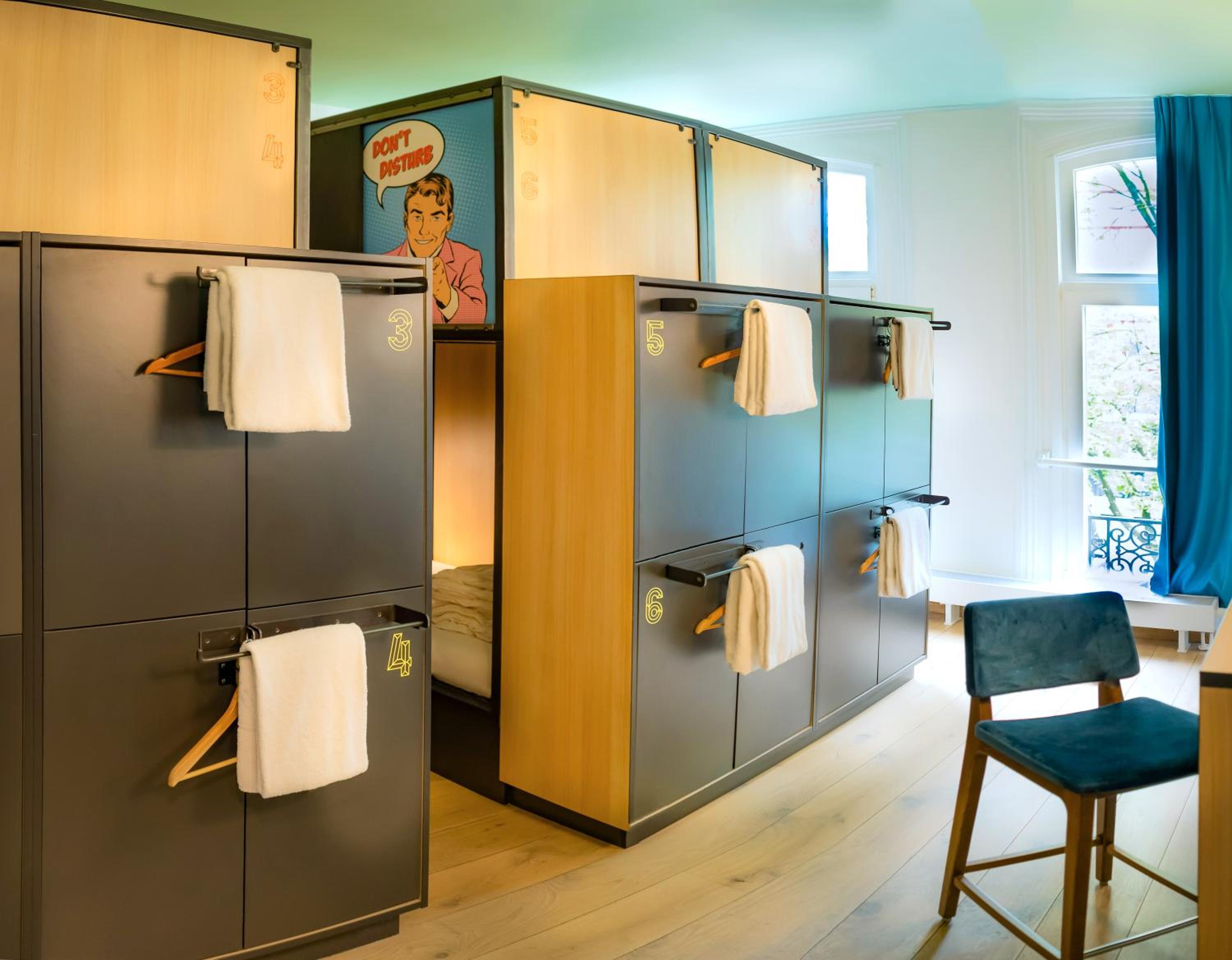 Bunk Bed in 8 Female Dormitory Room   photo 1