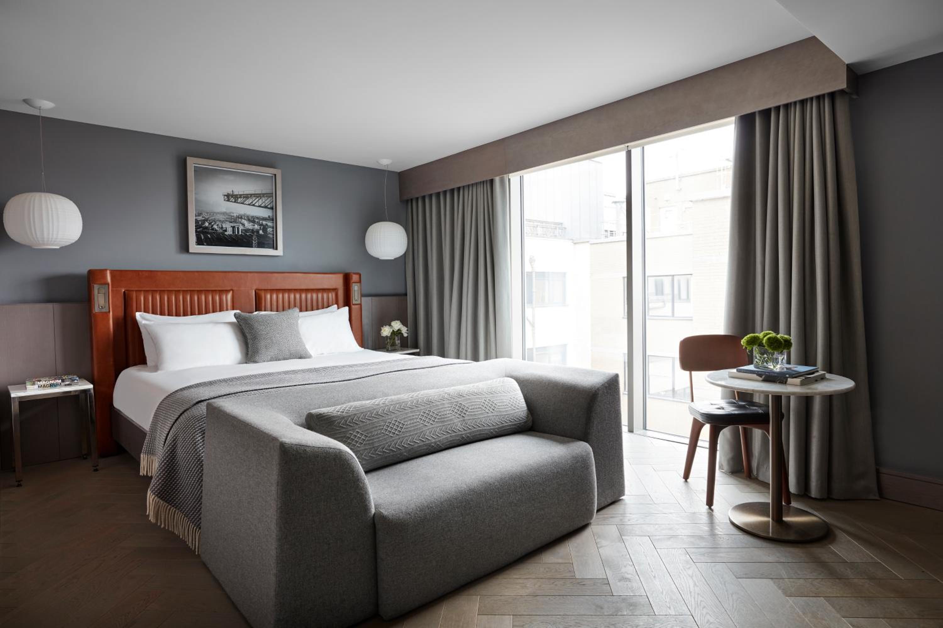 Premium King Room - Photo 2