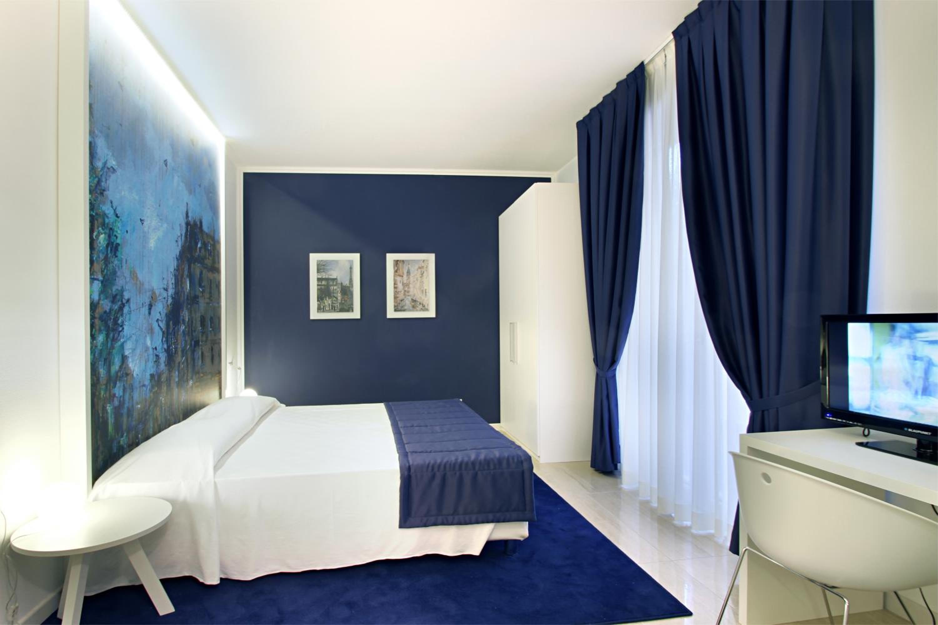 Double Room - Photo 18