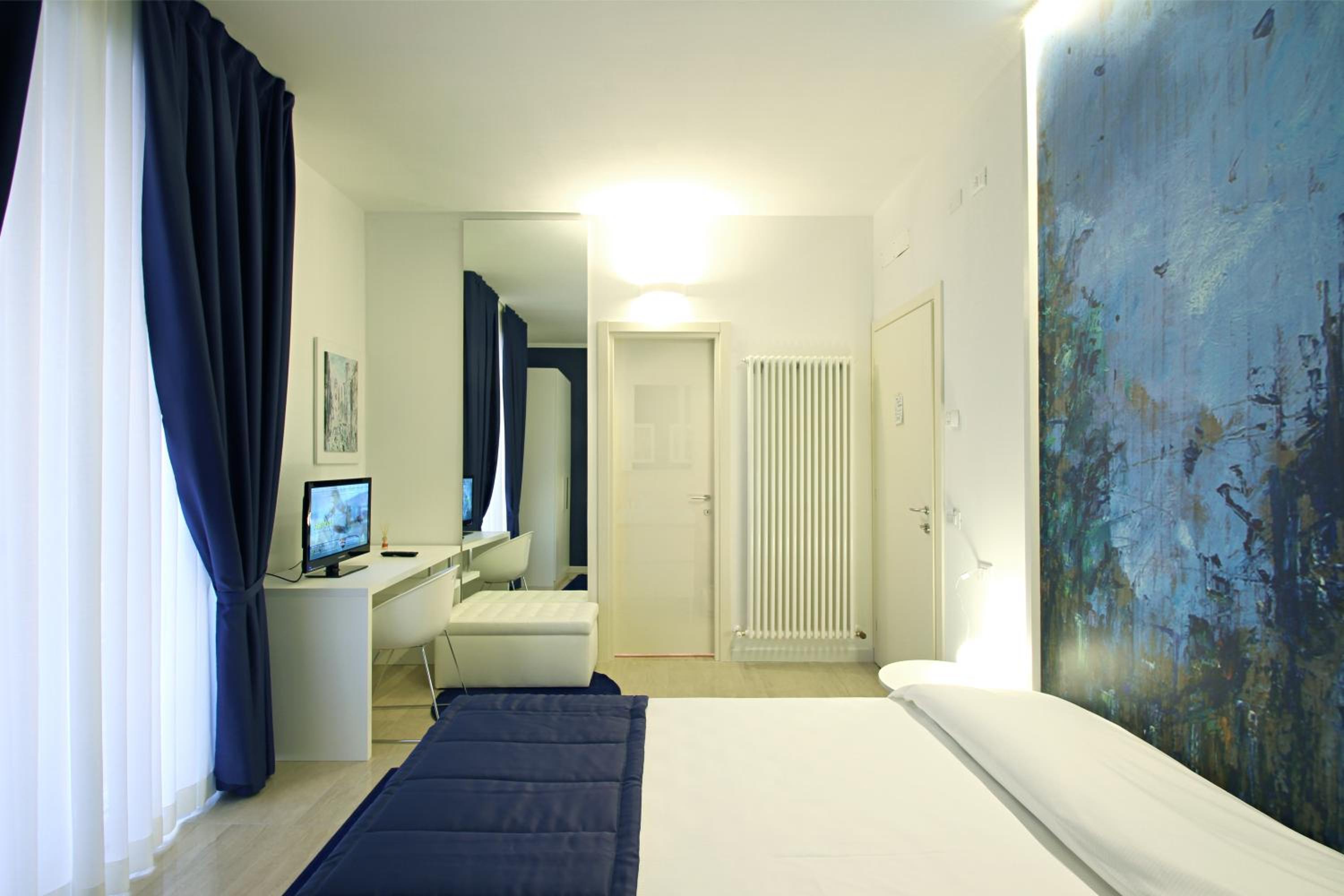 Double Room - Photo 17