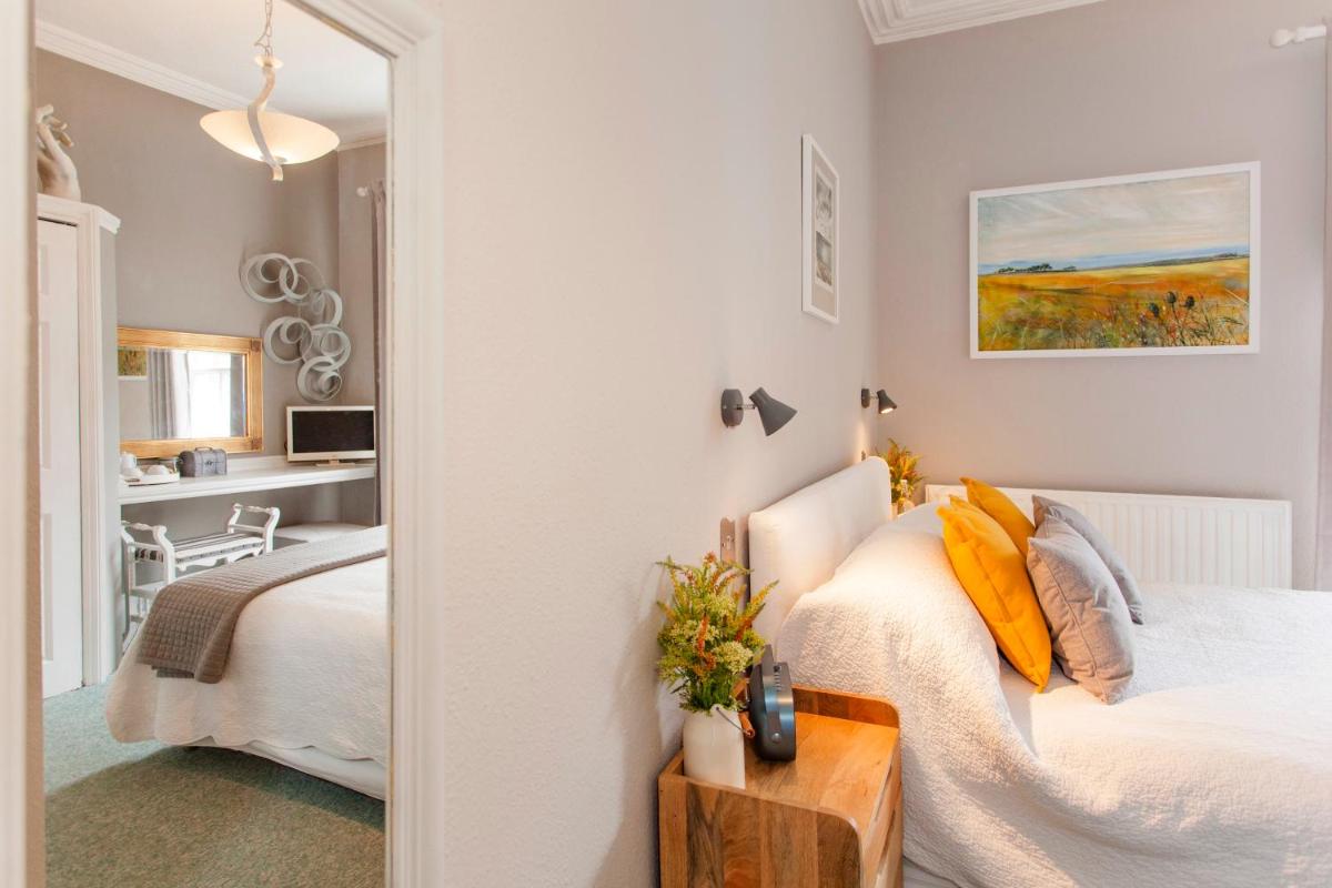 Standard Double Room photo 3