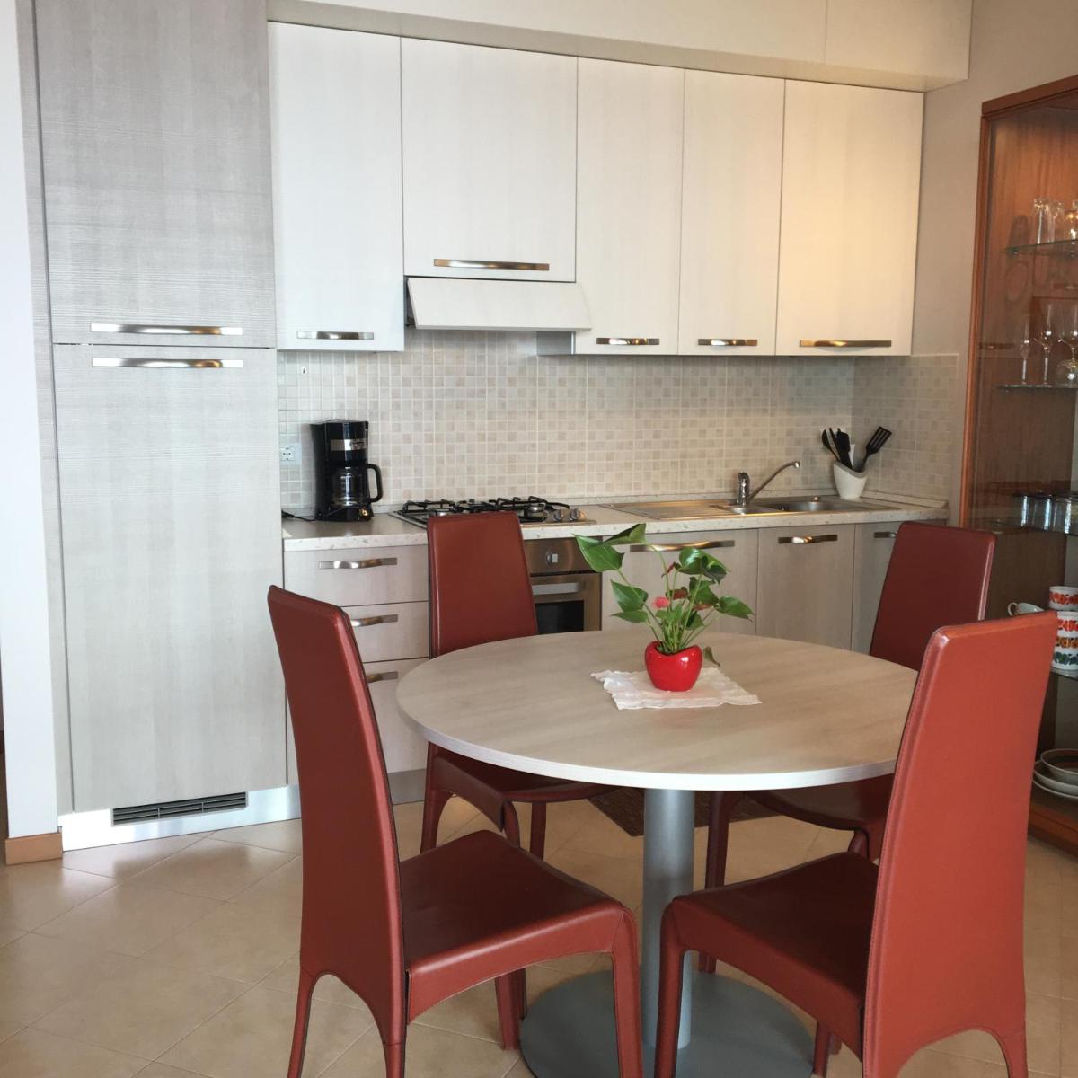 Apartment photo 2