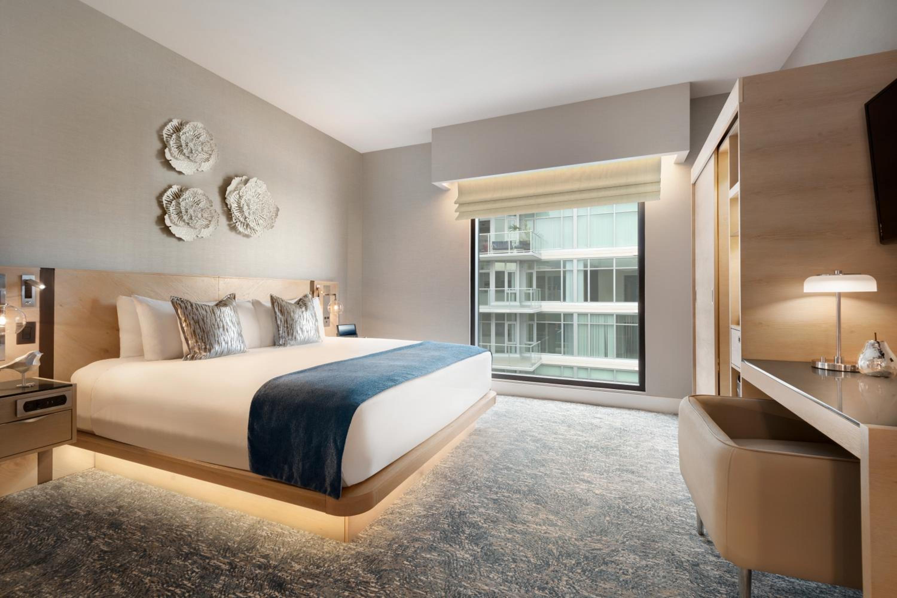 Deluxe King Room - Photo 4
