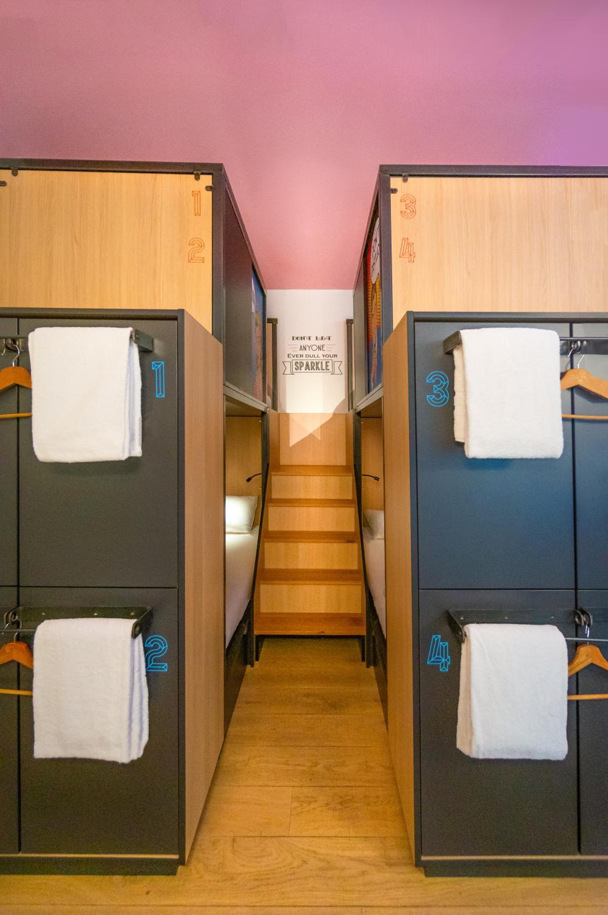 Bed in 6-Bed Dormitory Room photo 3